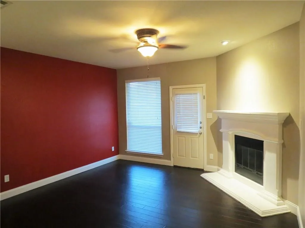 Single Family Residence For Rent in Tarrant County , 610 Poplar Vista Lane, Arlington, Texas 76002, 3 Bedroom, 2 Bathroom, 2 Garage spaces, 1,516 Sqft, built in 2005, mls#21379290, Real Estate Agent in Arlington, Homes For Rent in Tarrant county, Homes For Rent in Arlington, Realtor in Arlington Texas, Real Estate Brokerage Independent Realty Texas, Luminita Cordes Realtor