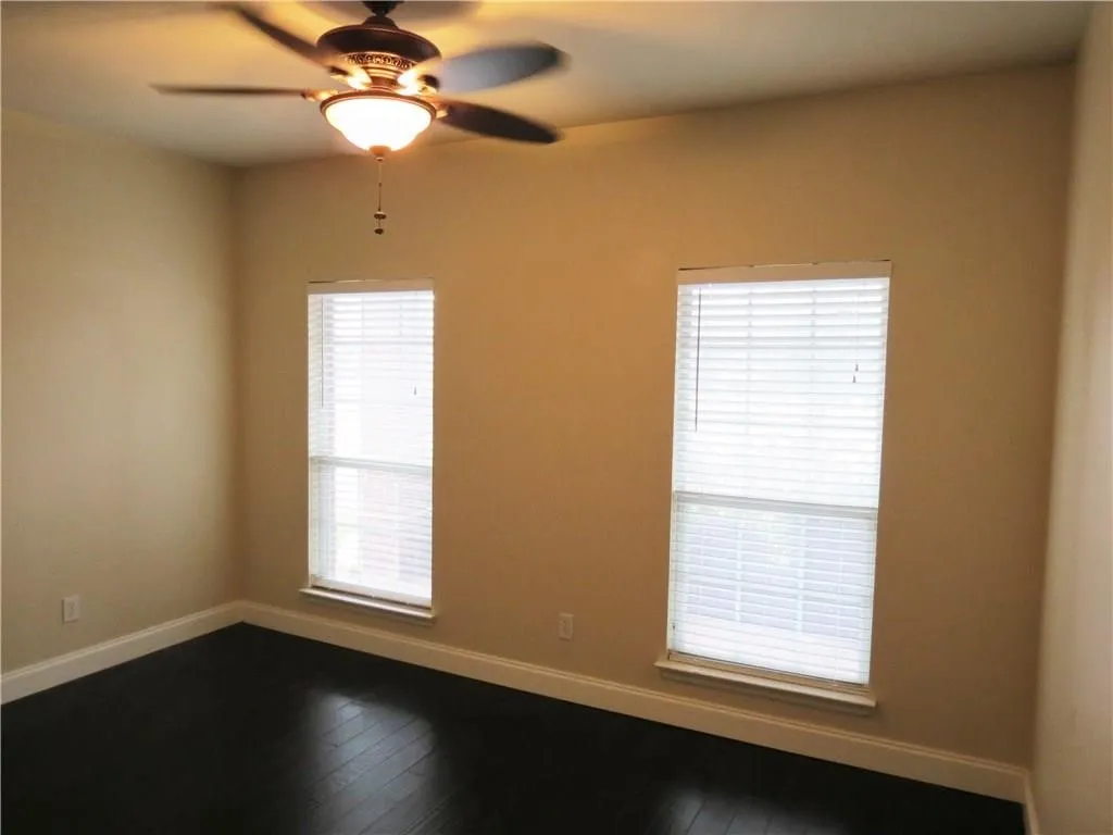 Single Family Residence For Rent in Tarrant County , 610 Poplar Vista Lane, Arlington, Texas 76002, 3 Bedroom, 2 Bathroom, 2 Garage spaces, 1,516 Sqft, built in 2005, mls#21379290, Real Estate Agent in Arlington, Homes For Rent in Tarrant county, Homes For Rent in Arlington, Realtor in Arlington Texas, Real Estate Brokerage Independent Realty Texas, Luminita Cordes Realtor