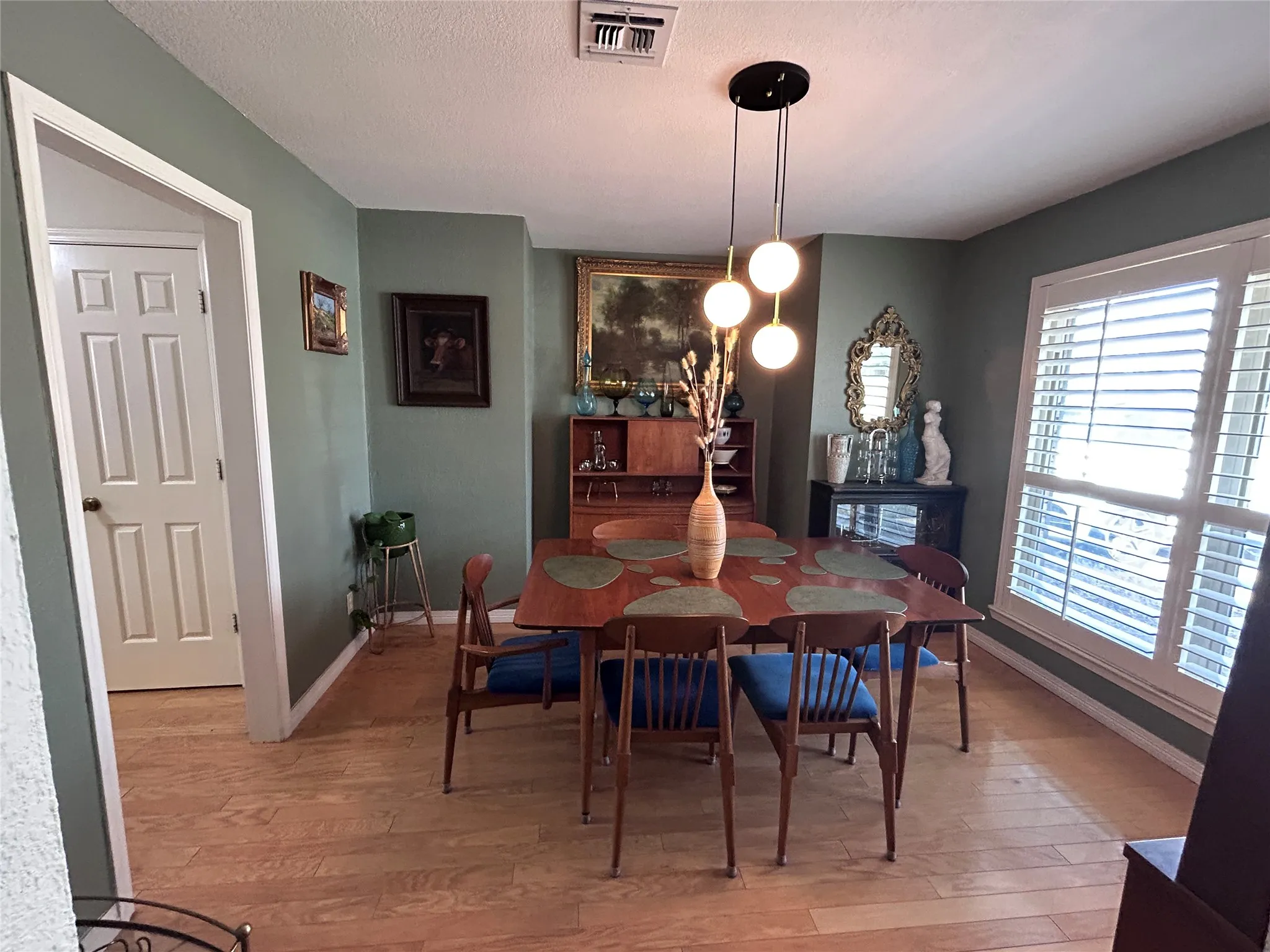 Single Family Residence For Rent in Hood County , 4512 Cimmaron Trail, De Cordova, Texas 76049, 3 Bedroom, 2 Bathroom, 2 Garage spaces, 1,710 Sqft, built in 1977, mls#21379396, Real Estate Agent in De Cordova, Homes For Rent in Hood county, Homes For Rent in De Cordova, Realtor in De Cordova Texas, Real Estate Brokerage Independent Realty Texas, Luminita Cordes Realtor