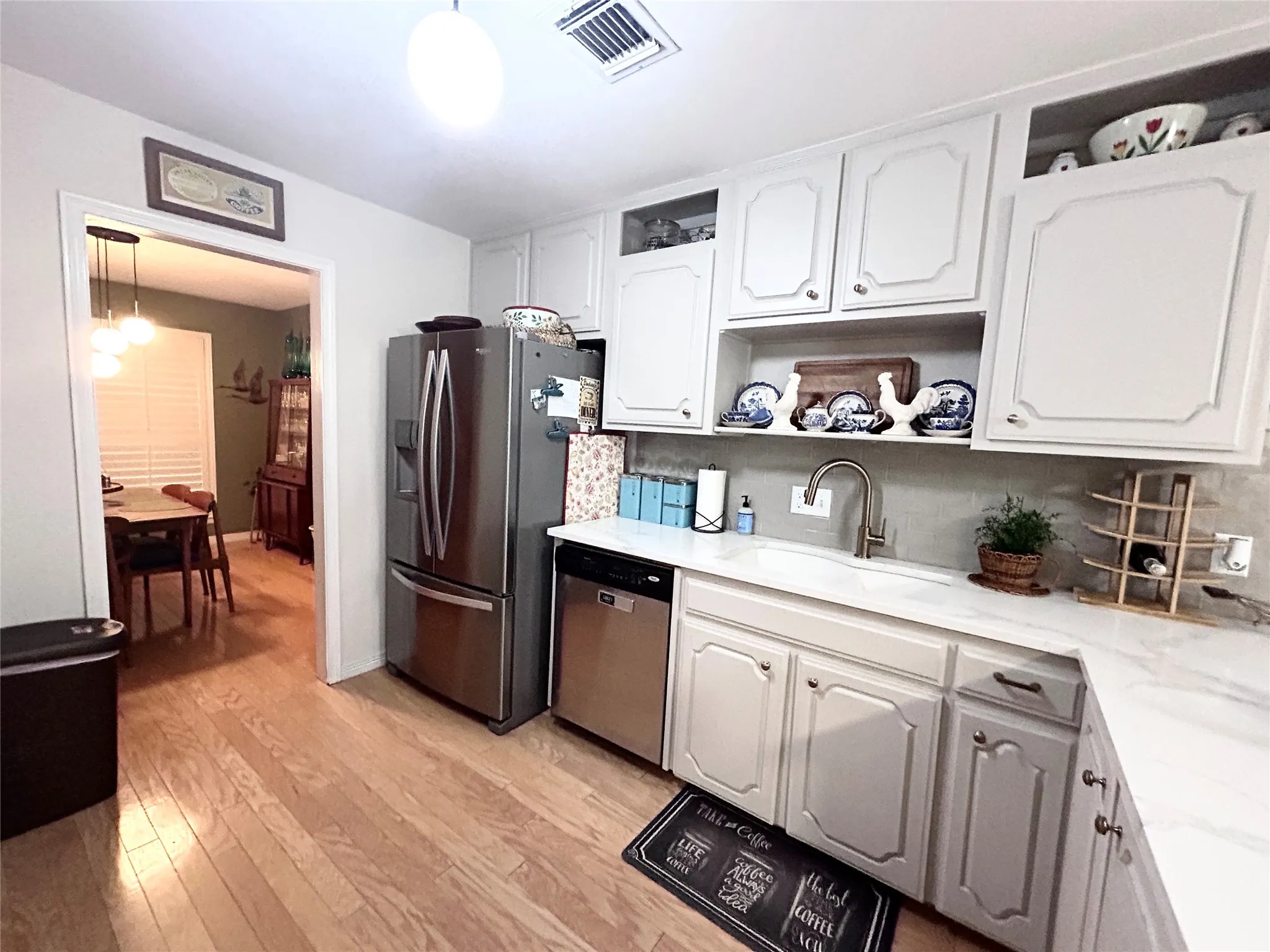 Single Family Residence For Rent in Hood County , 4512 Cimmaron Trail, De Cordova, Texas 76049, 3 Bedroom, 2 Bathroom, 2 Garage spaces, 1,710 Sqft, built in 1977, mls#21379396, Real Estate Agent in De Cordova, Homes For Rent in Hood county, Homes For Rent in De Cordova, Realtor in De Cordova Texas, Real Estate Brokerage Independent Realty Texas, Luminita Cordes Realtor