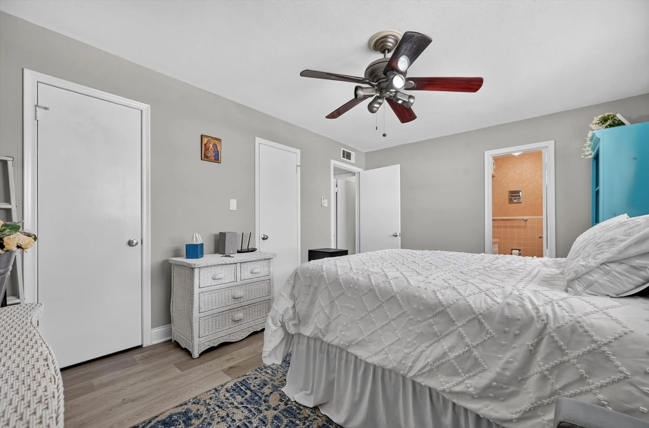 Condominium For Sale in Dallas County , 11116 Valleydale Drive D, Dallas, Texas 75230, 2 Bedroom, 2 Bathroom, Garage spaces, 1,044 Sqft, built in 1961, mls#21368843, Real Estate Agent in Dallas, Homes For Sale in Dallas county, Homes For Sale in Dallas, Realtor in Dallas Texas, Real Estate Brokerage Independent Realty Texas, Luminita Cordes Realtor