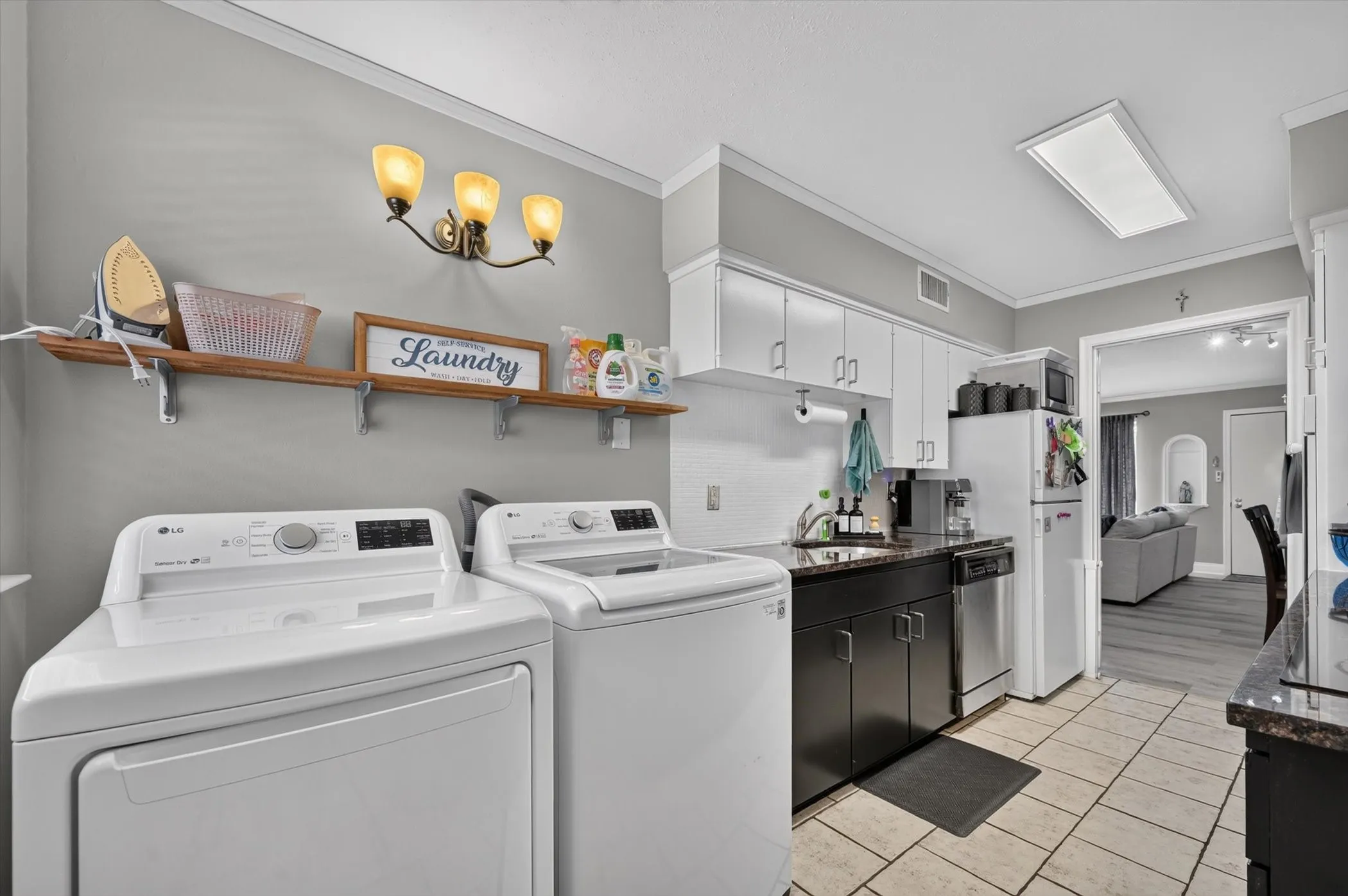 Condominium For Sale in Dallas County , 11116 Valleydale Drive D, Dallas, Texas 75230, 2 Bedroom, 2 Bathroom, Garage spaces, 1,044 Sqft, built in 1961, mls#21368843, Real Estate Agent in Dallas, Homes For Sale in Dallas county, Homes For Sale in Dallas, Realtor in Dallas Texas, Real Estate Brokerage Independent Realty Texas, Luminita Cordes Realtor