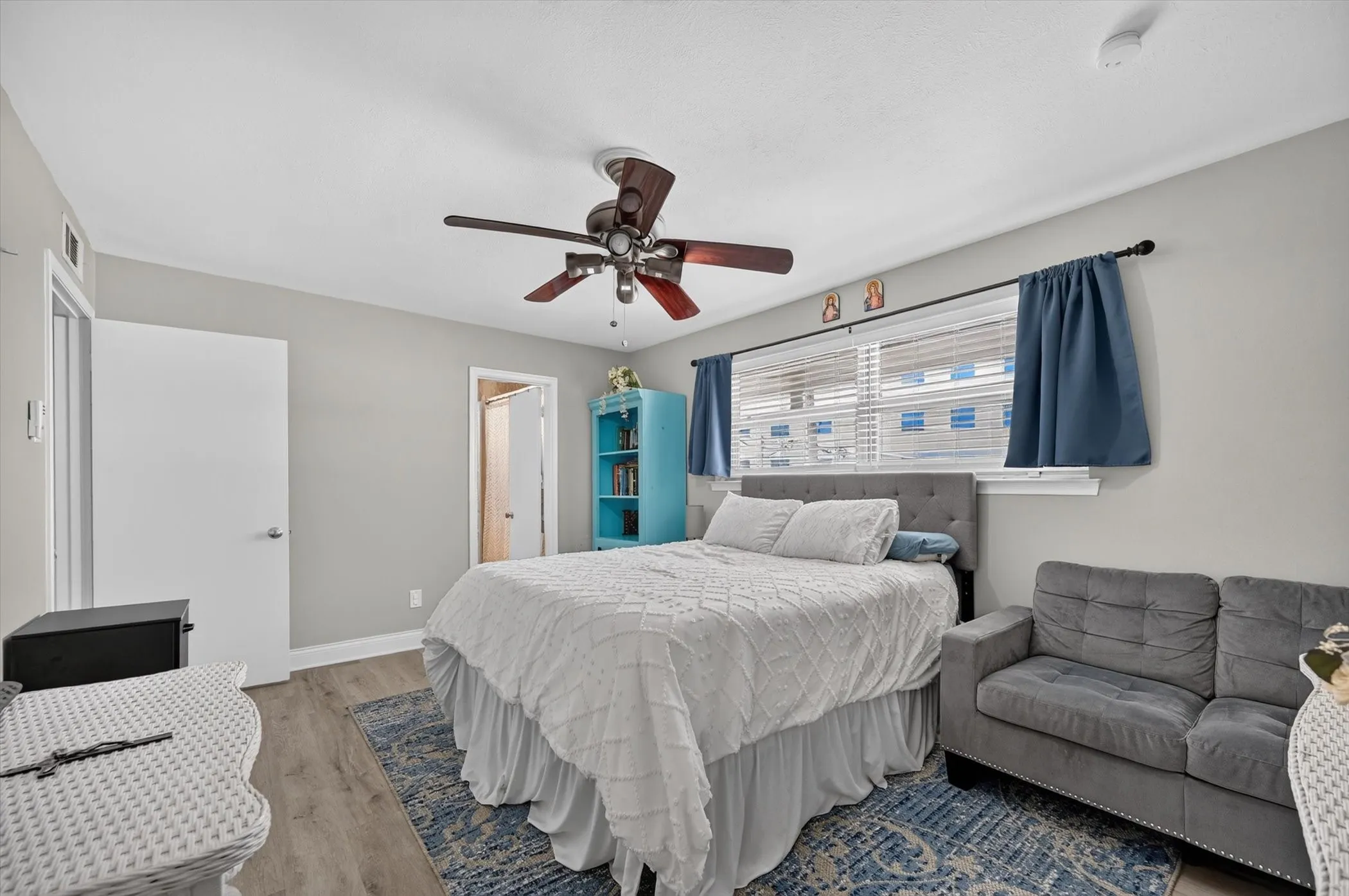 Condominium For Sale in Dallas County , 11116 Valleydale Drive D, Dallas, Texas 75230, 2 Bedroom, 2 Bathroom, Garage spaces, 1,044 Sqft, built in 1961, mls#21368843, Real Estate Agent in Dallas, Homes For Sale in Dallas county, Homes For Sale in Dallas, Realtor in Dallas Texas, Real Estate Brokerage Independent Realty Texas, Luminita Cordes Realtor