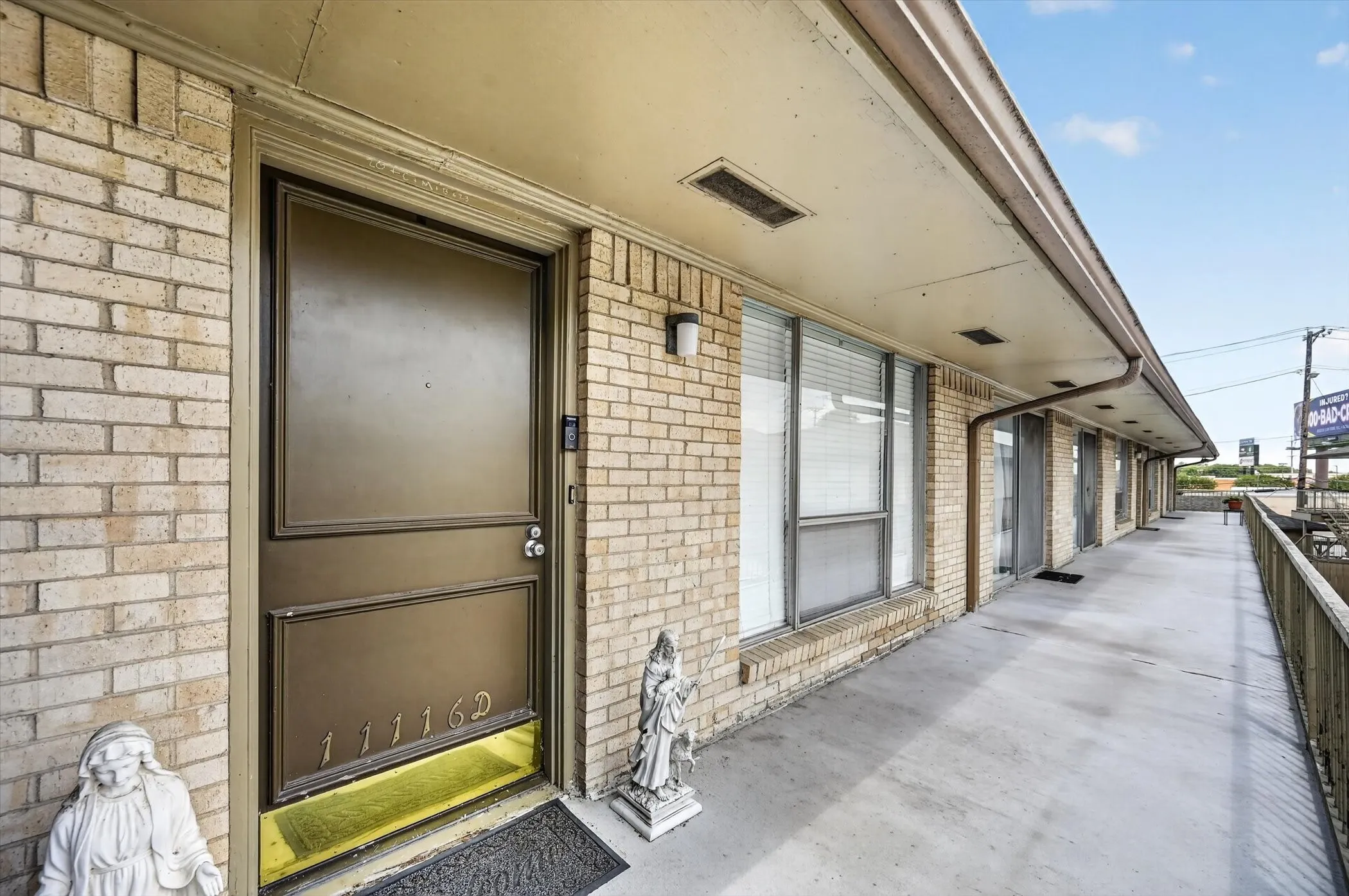 Condominium For Sale in Dallas County , 11116 Valleydale Drive D, Dallas, Texas 75230, 2 Bedroom, 2 Bathroom, Garage spaces, 1,044 Sqft, built in 1961, mls#21368843, Real Estate Agent in Dallas, Homes For Sale in Dallas county, Homes For Sale in Dallas, Realtor in Dallas Texas, Real Estate Brokerage Independent Realty Texas, Luminita Cordes Realtor