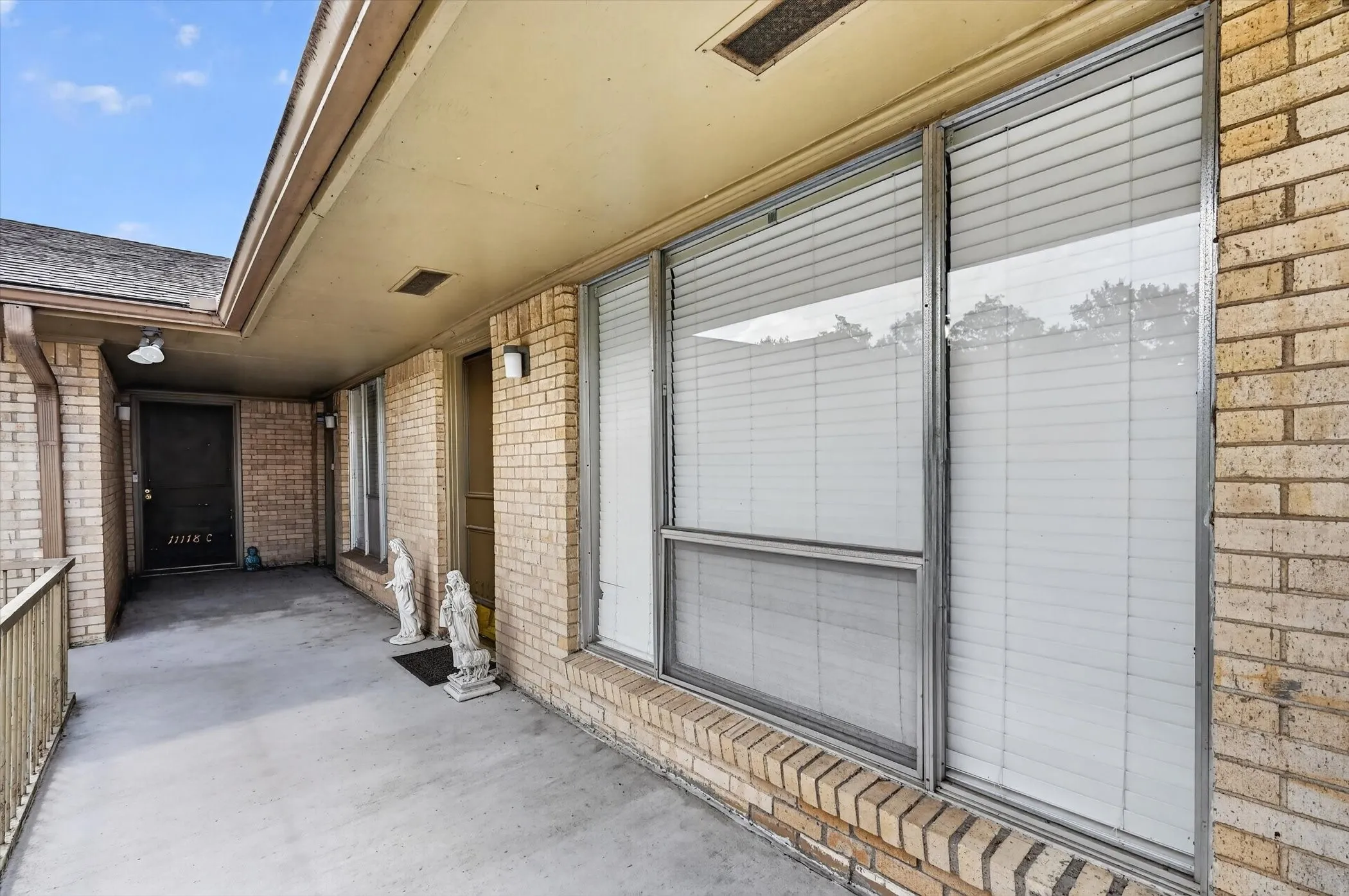 Condominium For Sale in Dallas County , 11116 Valleydale Drive D, Dallas, Texas 75230, 2 Bedroom, 2 Bathroom, Garage spaces, 1,044 Sqft, built in 1961, mls#21368843, Real Estate Agent in Dallas, Homes For Sale in Dallas county, Homes For Sale in Dallas, Realtor in Dallas Texas, Real Estate Brokerage Independent Realty Texas, Luminita Cordes Realtor