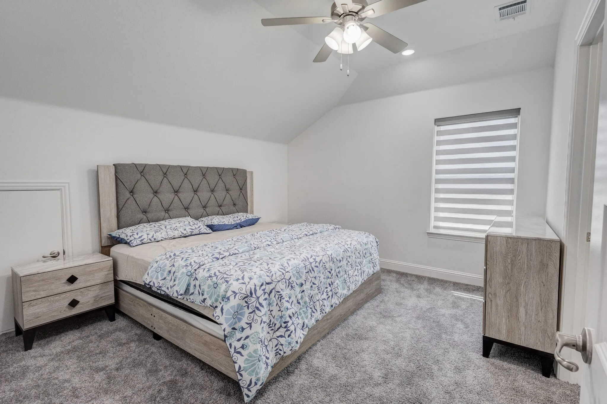 Single Family Residence For Sale in Denton County , 1721 Canals Drive, Little Elm, Texas 75068, 4 Bedroom, 4 Bathroom, 2 Garage spaces, 3,678 Sqft, built in 2024, mls#21379798, Real Estate Agent in Little Elm, Homes For Sale in Denton county, Homes For Sale in Little Elm, Realtor in Little Elm Texas, Real Estate Brokerage Independent Realty Texas, Luminita Cordes Realtor