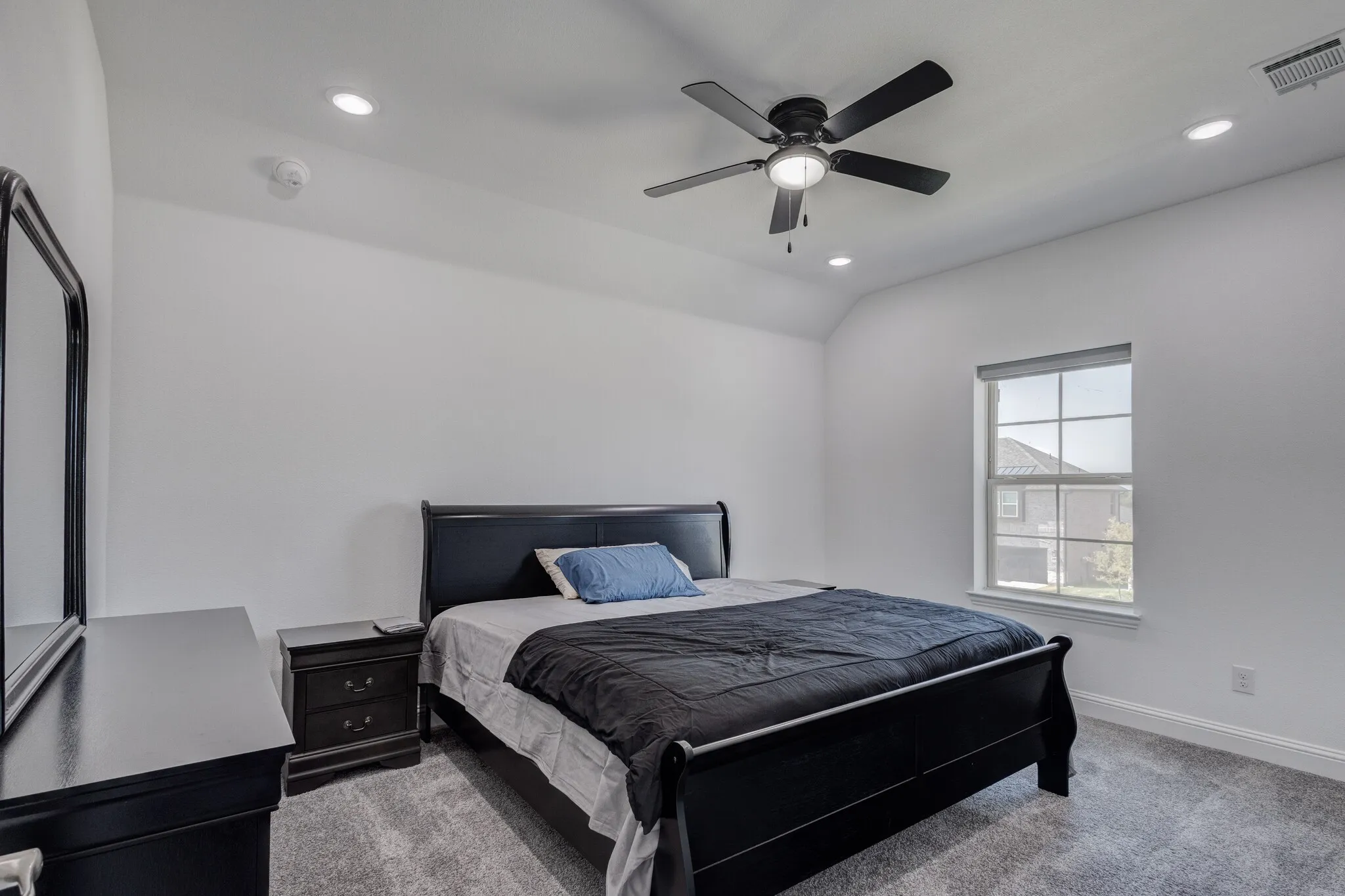 Single Family Residence For Sale in Denton County , 1721 Canals Drive, Little Elm, Texas 75068, 4 Bedroom, 4 Bathroom, 2 Garage spaces, 3,678 Sqft, built in 2024, mls#21379798, Real Estate Agent in Little Elm, Homes For Sale in Denton county, Homes For Sale in Little Elm, Realtor in Little Elm Texas, Real Estate Brokerage Independent Realty Texas, Luminita Cordes Realtor