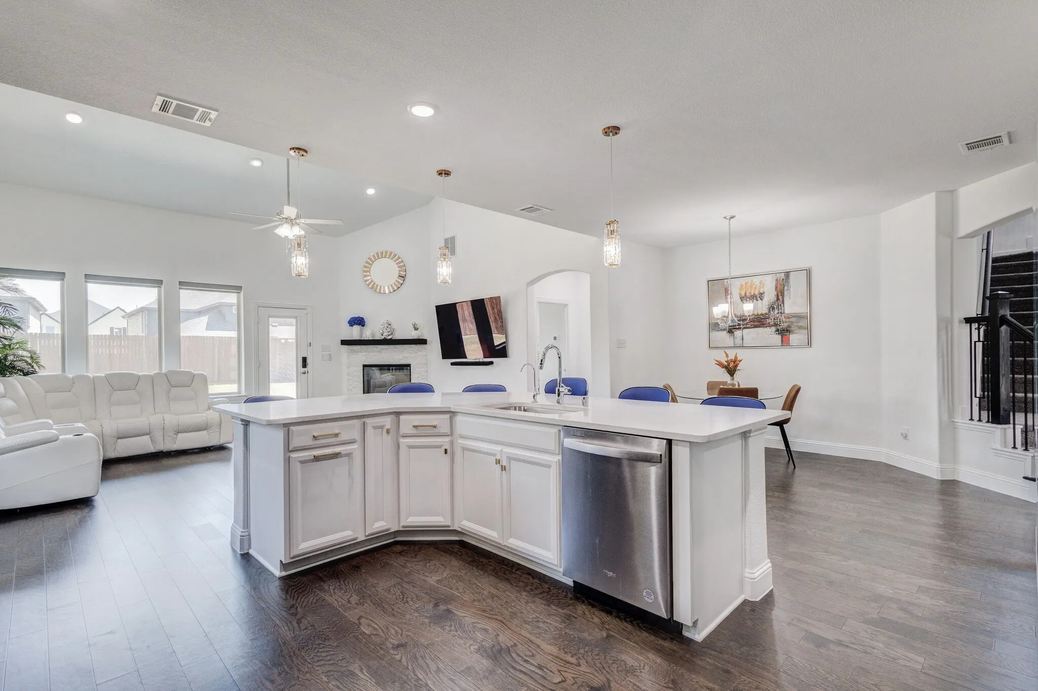 Single Family Residence For Sale in Denton County , 1721 Canals Drive, Little Elm, Texas 75068, 4 Bedroom, 4 Bathroom, 2 Garage spaces, 3,678 Sqft, built in 2024, mls#21379798, Real Estate Agent in Little Elm, Homes For Sale in Denton county, Homes For Sale in Little Elm, Realtor in Little Elm Texas, Real Estate Brokerage Independent Realty Texas, Luminita Cordes Realtor