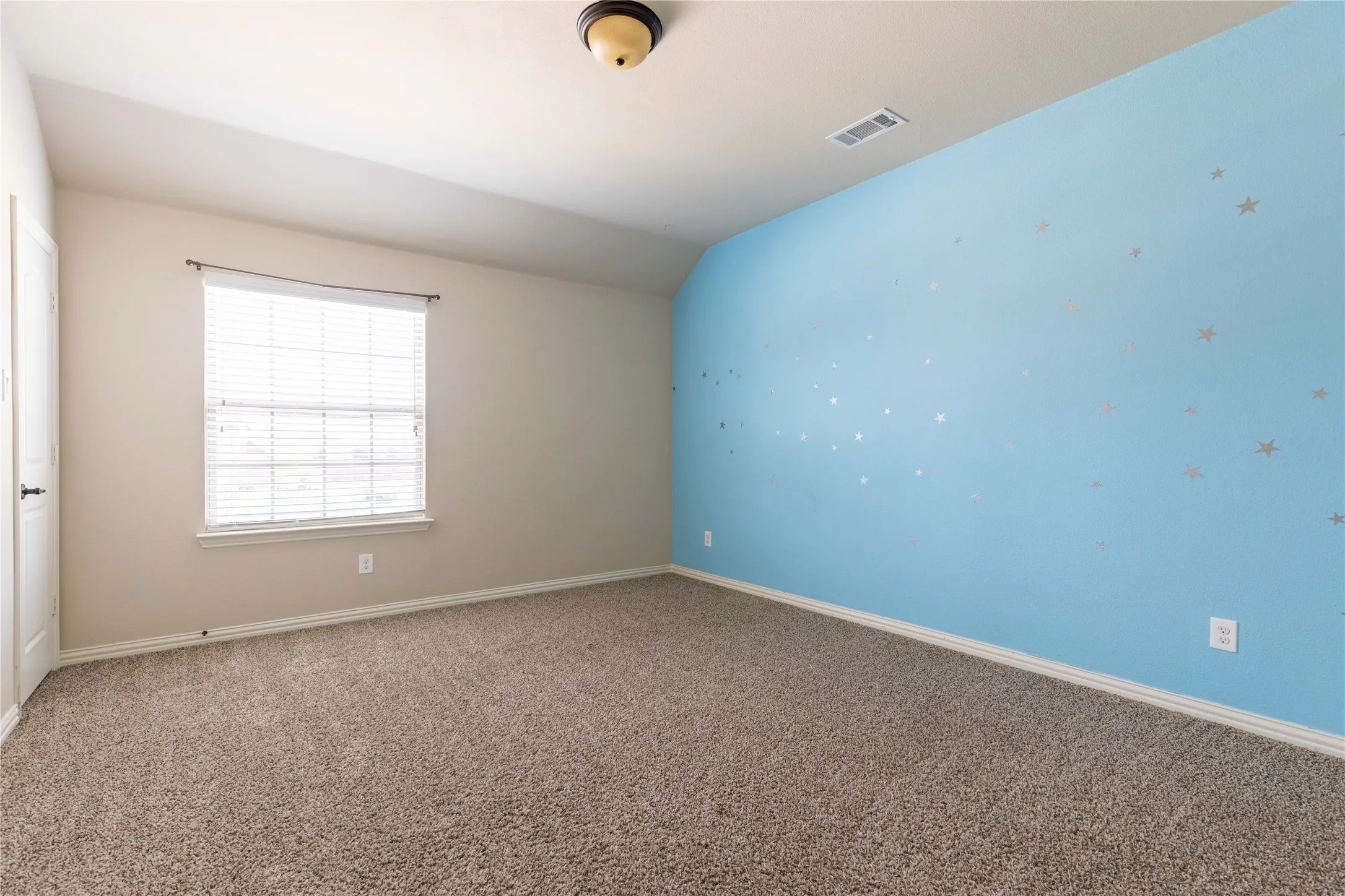 Single Family Residence For Rent in Collin County , 3312 Blue Jay Lane, Melissa, Texas 75454, 4 Bedroom, 4 Bathroom, 3 Garage spaces, 3,380 Sqft, built in 2016, mls#21380050, Real Estate Agent in Melissa, Homes For Rent in Collin county, Homes For Rent in Melissa, Realtor in Melissa Texas, Real Estate Brokerage Independent Realty Texas, Luminita Cordes Realtor