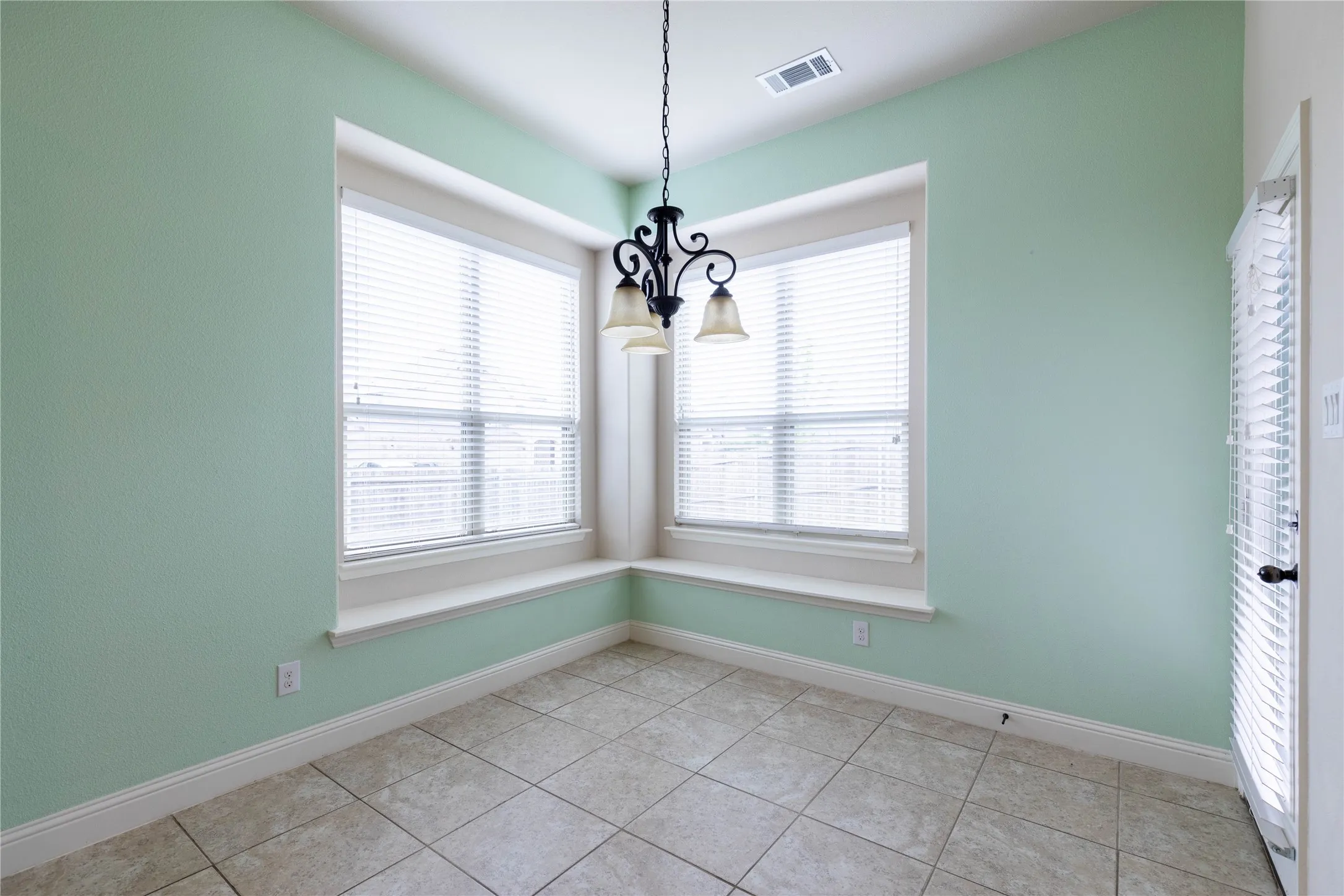 Single Family Residence For Rent in Collin County , 3312 Blue Jay Lane, Melissa, Texas 75454, 4 Bedroom, 4 Bathroom, 3 Garage spaces, 3,380 Sqft, built in 2016, mls#21380050, Real Estate Agent in Melissa, Homes For Rent in Collin county, Homes For Rent in Melissa, Realtor in Melissa Texas, Real Estate Brokerage Independent Realty Texas, Luminita Cordes Realtor