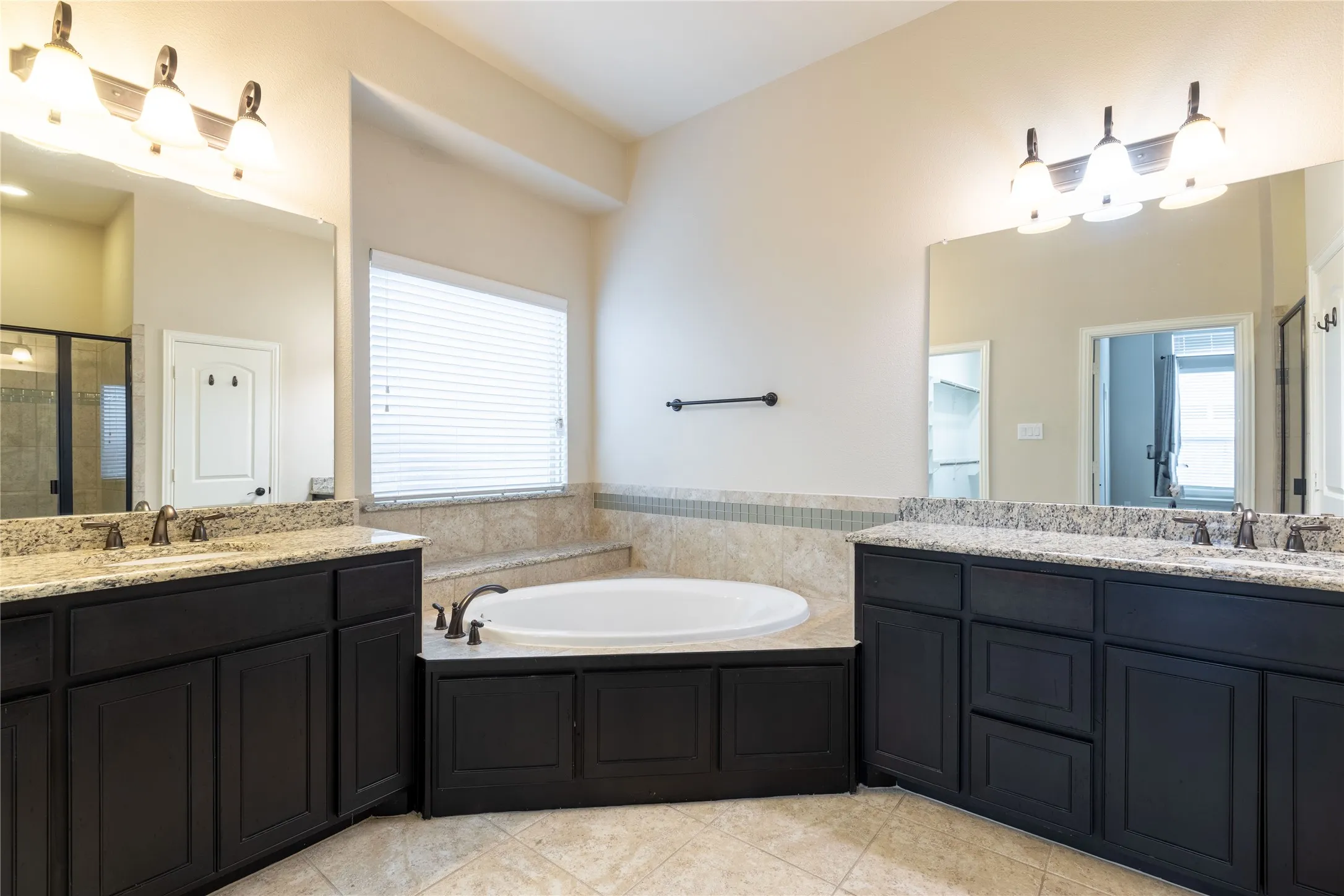 Single Family Residence For Rent in Collin County , 3312 Blue Jay Lane, Melissa, Texas 75454, 4 Bedroom, 4 Bathroom, 3 Garage spaces, 3,380 Sqft, built in 2016, mls#21380050, Real Estate Agent in Melissa, Homes For Rent in Collin county, Homes For Rent in Melissa, Realtor in Melissa Texas, Real Estate Brokerage Independent Realty Texas, Luminita Cordes Realtor