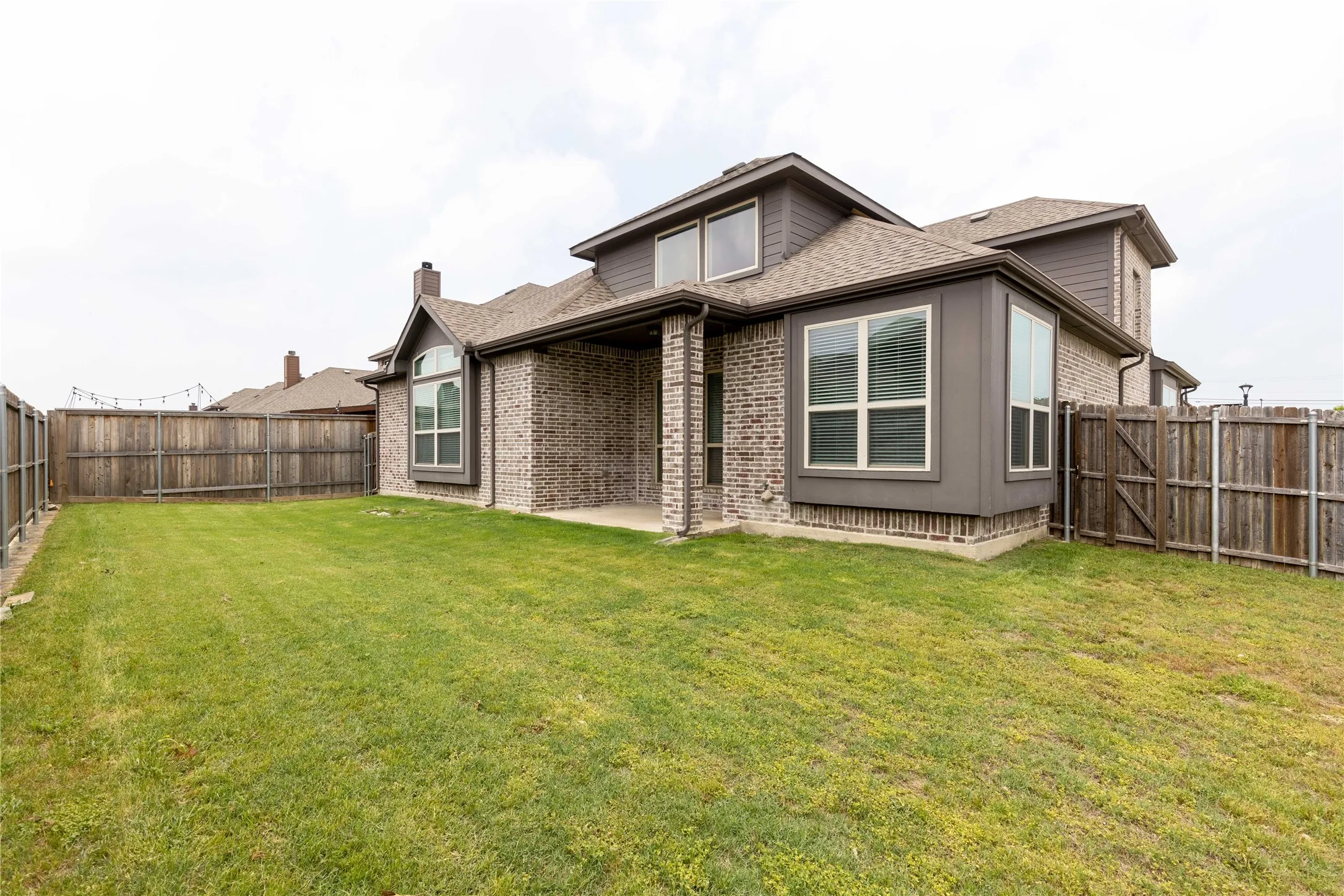 Single Family Residence For Rent in Collin County , 3312 Blue Jay Lane, Melissa, Texas 75454, 4 Bedroom, 4 Bathroom, 3 Garage spaces, 3,380 Sqft, built in 2016, mls#21380050, Real Estate Agent in Melissa, Homes For Rent in Collin county, Homes For Rent in Melissa, Realtor in Melissa Texas, Real Estate Brokerage Independent Realty Texas, Luminita Cordes Realtor