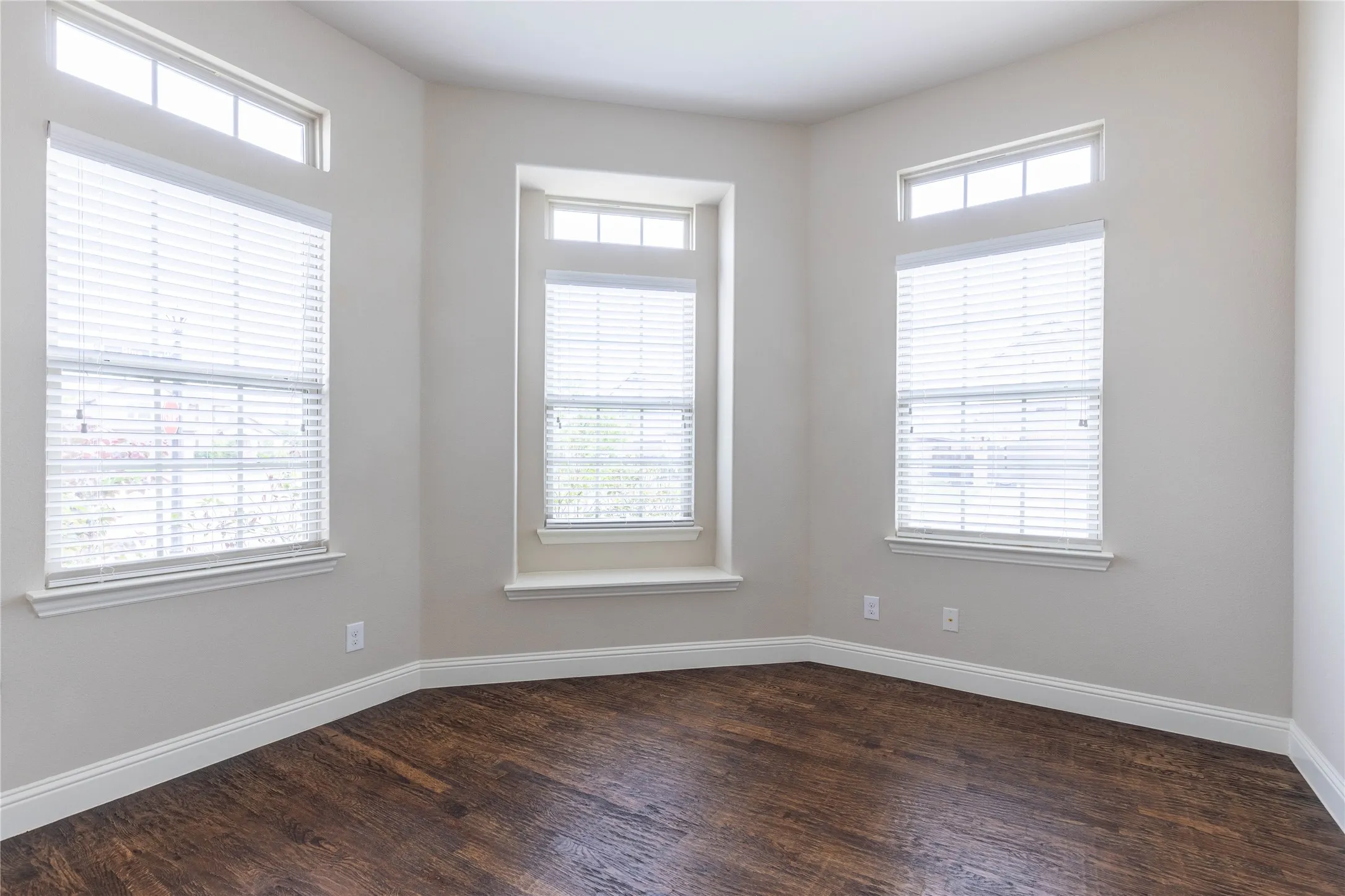Single Family Residence For Rent in Collin County , 3312 Blue Jay Lane, Melissa, Texas 75454, 4 Bedroom, 4 Bathroom, 3 Garage spaces, 3,380 Sqft, built in 2016, mls#21380050, Real Estate Agent in Melissa, Homes For Rent in Collin county, Homes For Rent in Melissa, Realtor in Melissa Texas, Real Estate Brokerage Independent Realty Texas, Luminita Cordes Realtor