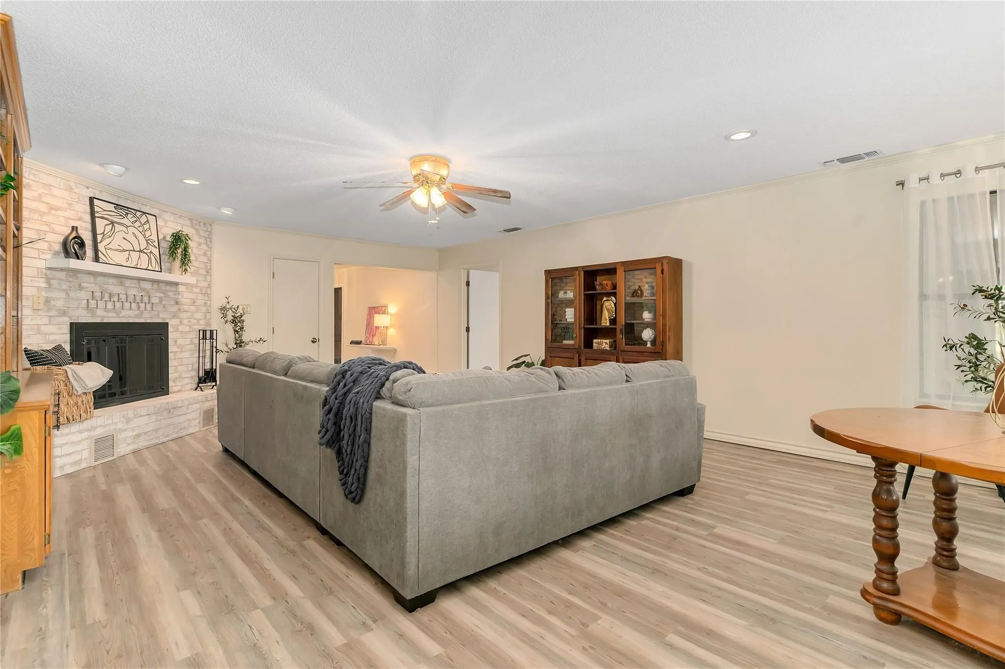 Single Family Residence For Sale in Hood County , 6212 Westover Drive, Granbury, Texas 76049, 4 Bedroom, 3 Bathroom, 3 Garage spaces, 3,171 Sqft, built in 1986, mls#21379759, Real Estate Agent in Granbury, Homes For Sale in Hood county, Homes For Sale in Granbury, Realtor in Granbury Texas, Real Estate Brokerage Independent Realty Texas, Luminita Cordes Realtor