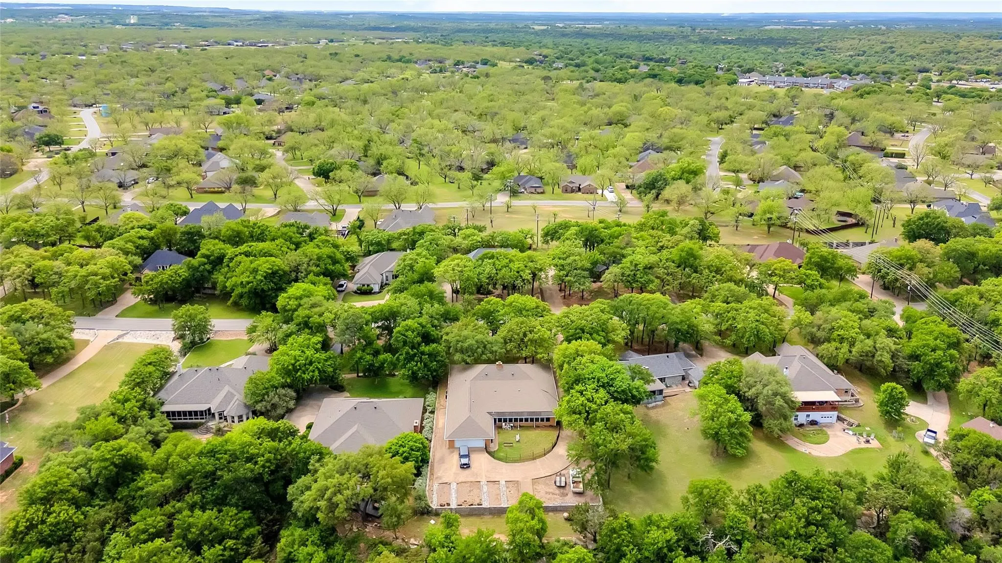 Single Family Residence For Sale in Hood County , 6212 Westover Drive, Granbury, Texas 76049, 4 Bedroom, 3 Bathroom, 3 Garage spaces, 3,171 Sqft, built in 1986, mls#21379759, Real Estate Agent in Granbury, Homes For Sale in Hood county, Homes For Sale in Granbury, Realtor in Granbury Texas, Real Estate Brokerage Independent Realty Texas, Luminita Cordes Realtor
