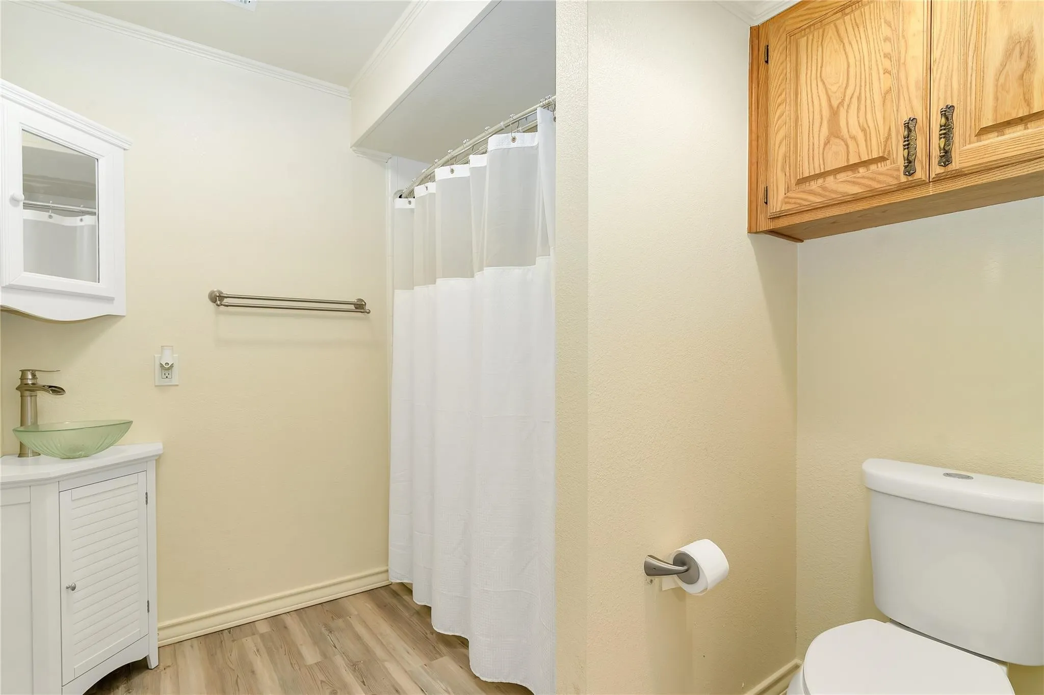 Single Family Residence For Sale in Hood County , 6212 Westover Drive, Granbury, Texas 76049, 4 Bedroom, 3 Bathroom, 3 Garage spaces, 3,171 Sqft, built in 1986, mls#21379759, Real Estate Agent in Granbury, Homes For Sale in Hood county, Homes For Sale in Granbury, Realtor in Granbury Texas, Real Estate Brokerage Independent Realty Texas, Luminita Cordes Realtor