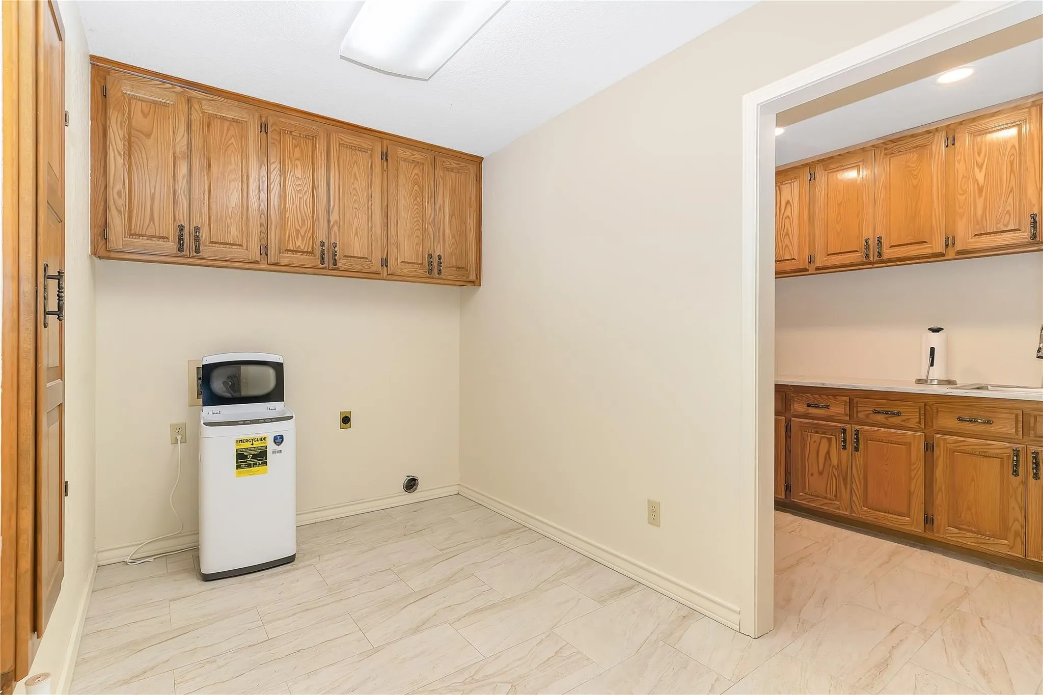 Single Family Residence For Sale in Hood County , 6212 Westover Drive, Granbury, Texas 76049, 4 Bedroom, 3 Bathroom, 3 Garage spaces, 3,171 Sqft, built in 1986, mls#21379759, Real Estate Agent in Granbury, Homes For Sale in Hood county, Homes For Sale in Granbury, Realtor in Granbury Texas, Real Estate Brokerage Independent Realty Texas, Luminita Cordes Realtor
