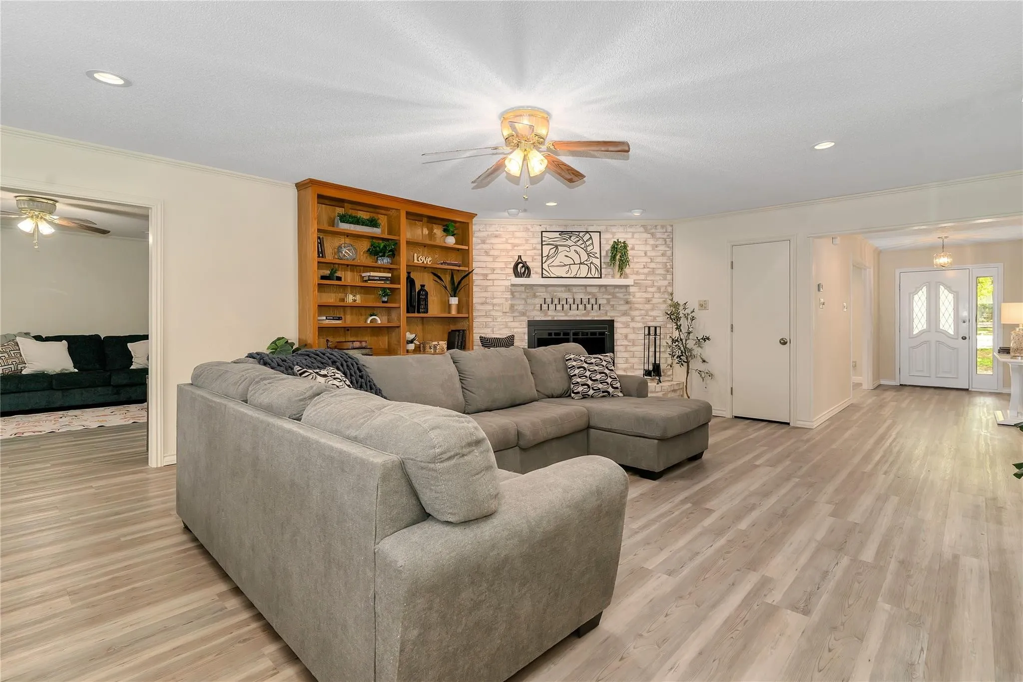 Single Family Residence For Sale in Hood County , 6212 Westover Drive, Granbury, Texas 76049, 4 Bedroom, 3 Bathroom, 3 Garage spaces, 3,171 Sqft, built in 1986, mls#21379759, Real Estate Agent in Granbury, Homes For Sale in Hood county, Homes For Sale in Granbury, Realtor in Granbury Texas, Real Estate Brokerage Independent Realty Texas, Luminita Cordes Realtor