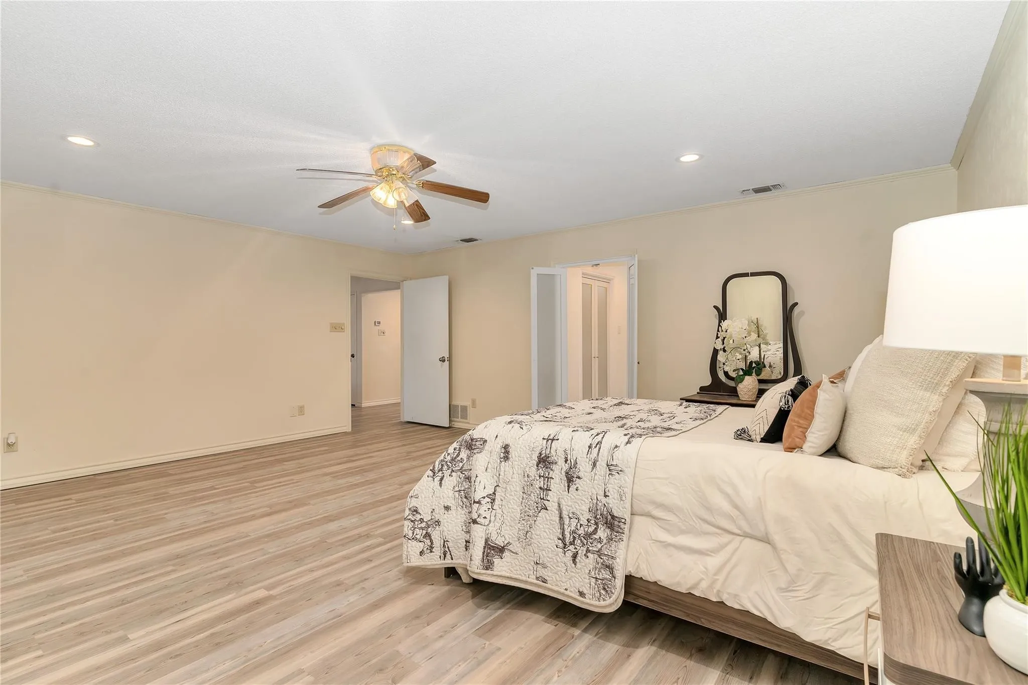 Single Family Residence For Sale in Hood County , 6212 Westover Drive, Granbury, Texas 76049, 4 Bedroom, 3 Bathroom, 3 Garage spaces, 3,171 Sqft, built in 1986, mls#21379759, Real Estate Agent in Granbury, Homes For Sale in Hood county, Homes For Sale in Granbury, Realtor in Granbury Texas, Real Estate Brokerage Independent Realty Texas, Luminita Cordes Realtor