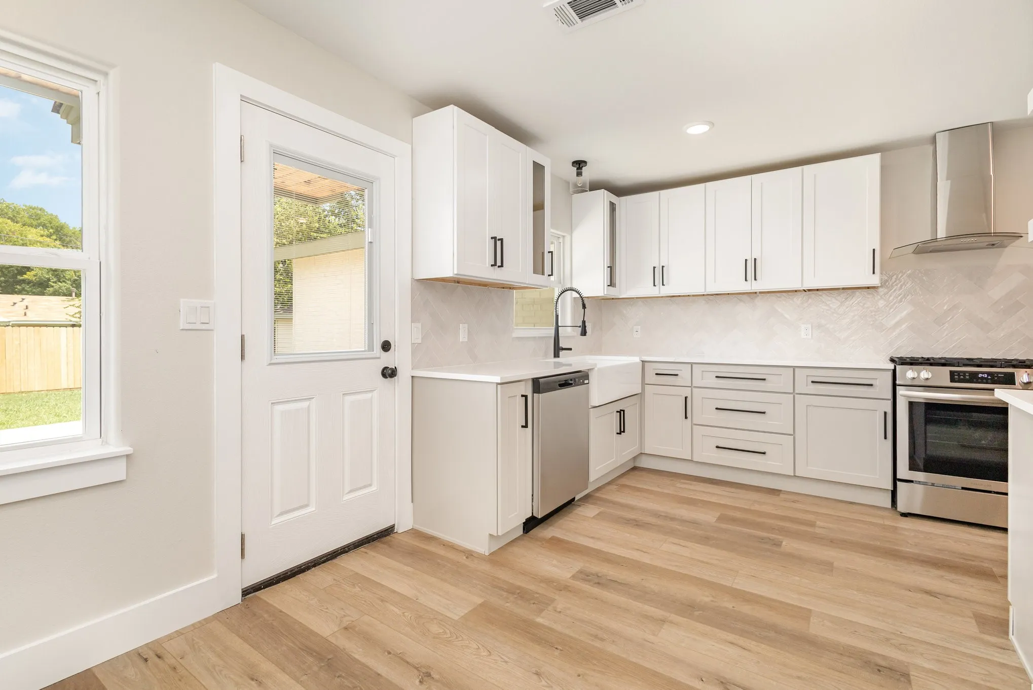 Single Family Residence For Rent in Dallas County , 13520 Glenside Drive, Farmers Branch, Texas 75234, 3 Bedroom, 2 Bathroom, 1 Garage spaces, 1,740 Sqft, built in 1956, mls#21380026, Real Estate Agent in Farmers Branch, Homes For Rent in Dallas county, Homes For Rent in Farmers Branch, Realtor in Farmers Branch Texas, Real Estate Brokerage Independent Realty Texas, Luminita Cordes Realtor