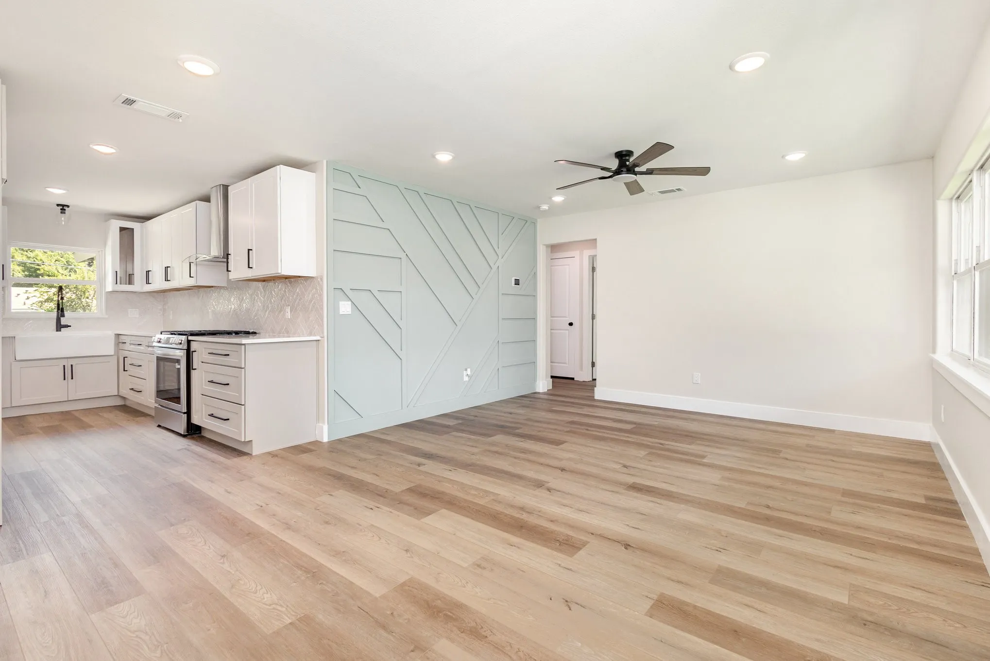 Single Family Residence For Rent in Dallas County , 13520 Glenside Drive, Farmers Branch, Texas 75234, 3 Bedroom, 2 Bathroom, 1 Garage spaces, 1,740 Sqft, built in 1956, mls#21380026, Real Estate Agent in Farmers Branch, Homes For Rent in Dallas county, Homes For Rent in Farmers Branch, Realtor in Farmers Branch Texas, Real Estate Brokerage Independent Realty Texas, Luminita Cordes Realtor