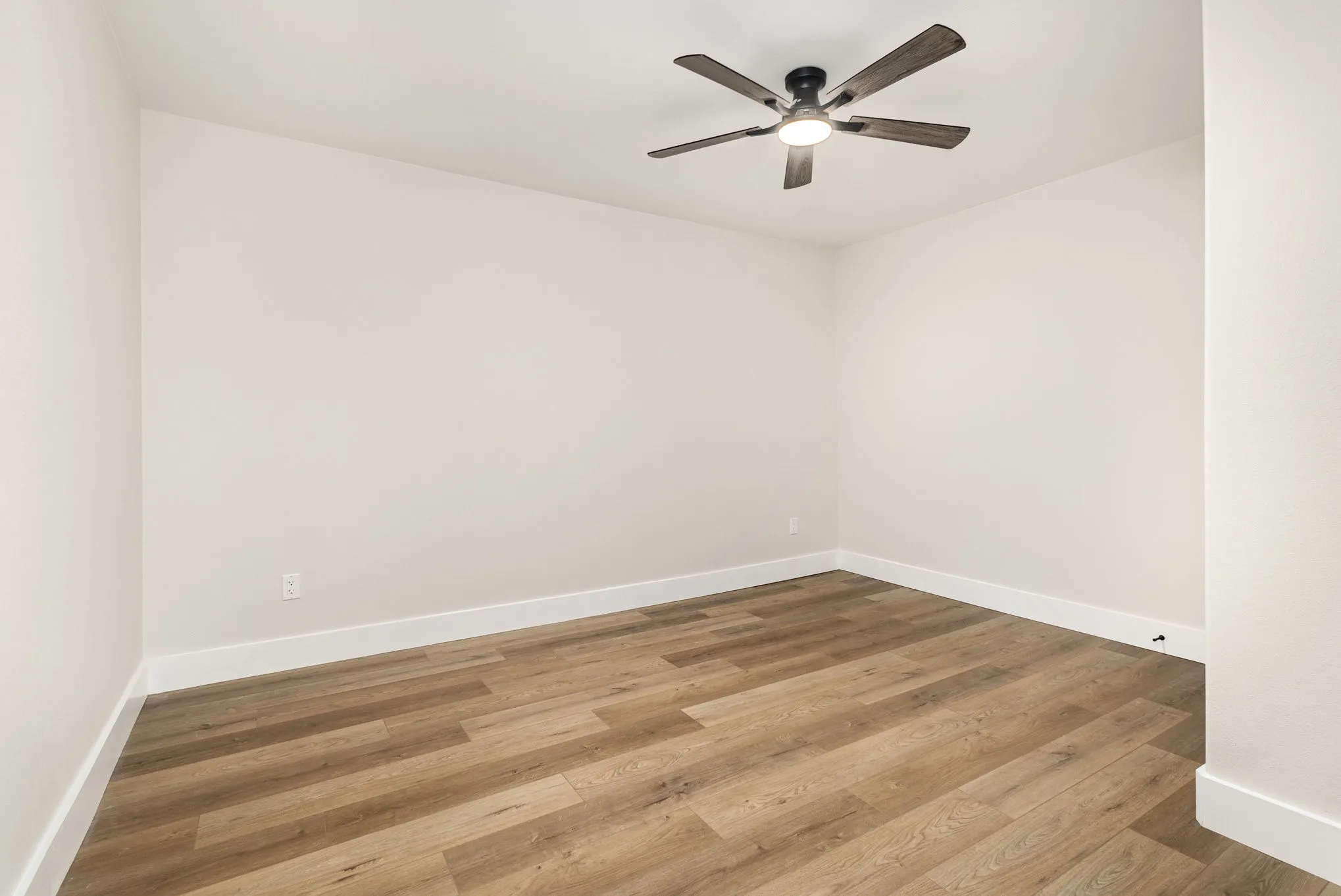 Single Family Residence For Rent in Dallas County , 13520 Glenside Drive, Farmers Branch, Texas 75234, 3 Bedroom, 2 Bathroom, 1 Garage spaces, 1,740 Sqft, built in 1956, mls#21380026, Real Estate Agent in Farmers Branch, Homes For Rent in Dallas county, Homes For Rent in Farmers Branch, Realtor in Farmers Branch Texas, Real Estate Brokerage Independent Realty Texas, Luminita Cordes Realtor