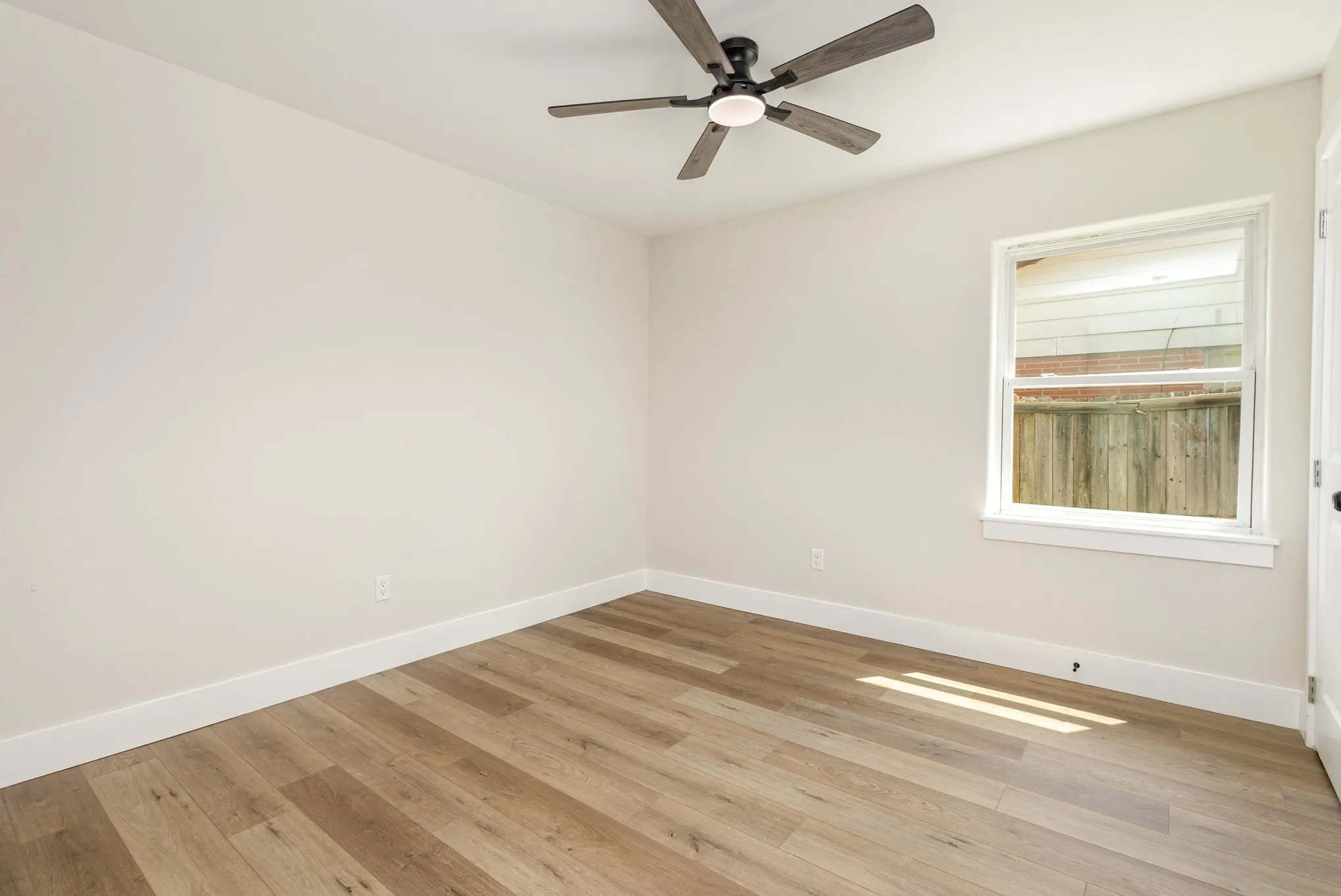 Single Family Residence For Rent in Dallas County , 13520 Glenside Drive, Farmers Branch, Texas 75234, 3 Bedroom, 2 Bathroom, 1 Garage spaces, 1,740 Sqft, built in 1956, mls#21380026, Real Estate Agent in Farmers Branch, Homes For Rent in Dallas county, Homes For Rent in Farmers Branch, Realtor in Farmers Branch Texas, Real Estate Brokerage Independent Realty Texas, Luminita Cordes Realtor