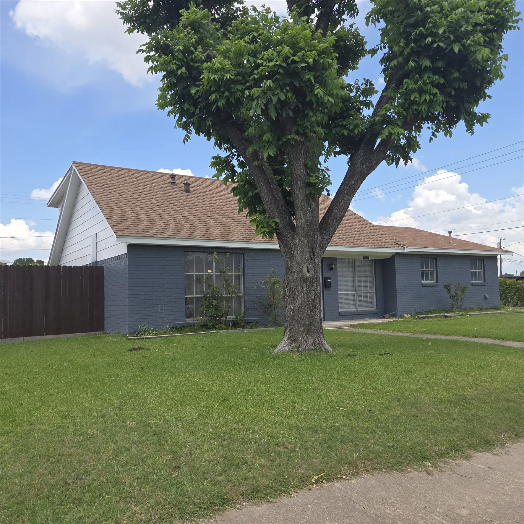 Single Family Residence For Sale in Dallas County , 4001 Burning Tree Lane, Garland, Texas 75042, 4 Bedroom, 2 Bathroom, 2 Garage spaces, 2,068 Sqft, built in 1967, mls#21380051, Real Estate Agent in Garland, Homes For Sale in Dallas county, Homes For Sale in Garland, Realtor in Garland Texas, Real Estate Brokerage Independent Realty Texas, Luminita Cordes Realtor