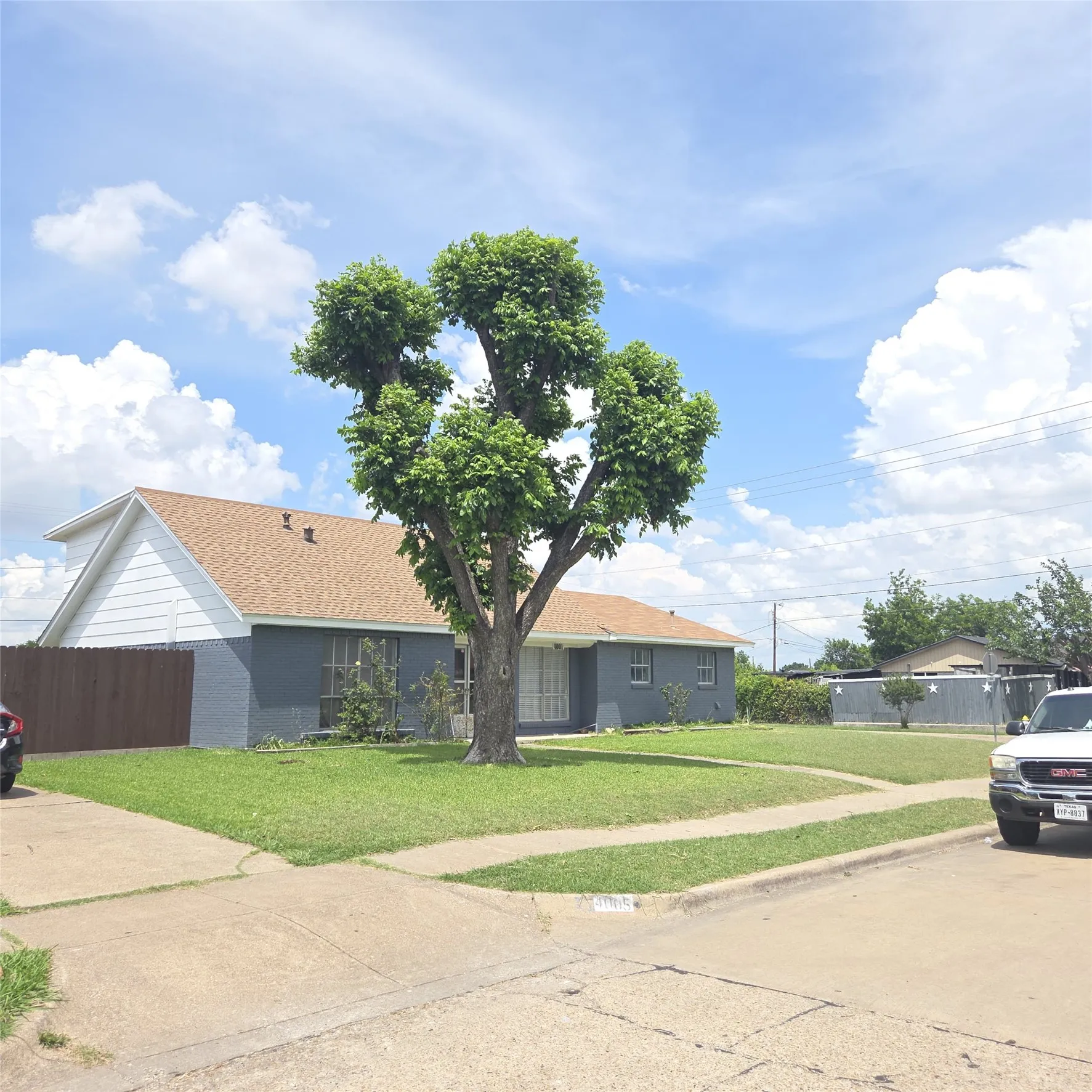 Single Family Residence For Sale in Dallas County , 4001 Burning Tree Lane, Garland, Texas 75042, 4 Bedroom, 2 Bathroom, 2 Garage spaces, 2,068 Sqft, built in 1967, mls#21380051, Real Estate Agent in Garland, Homes For Sale in Dallas county, Homes For Sale in Garland, Realtor in Garland Texas, Real Estate Brokerage Independent Realty Texas, Luminita Cordes Realtor