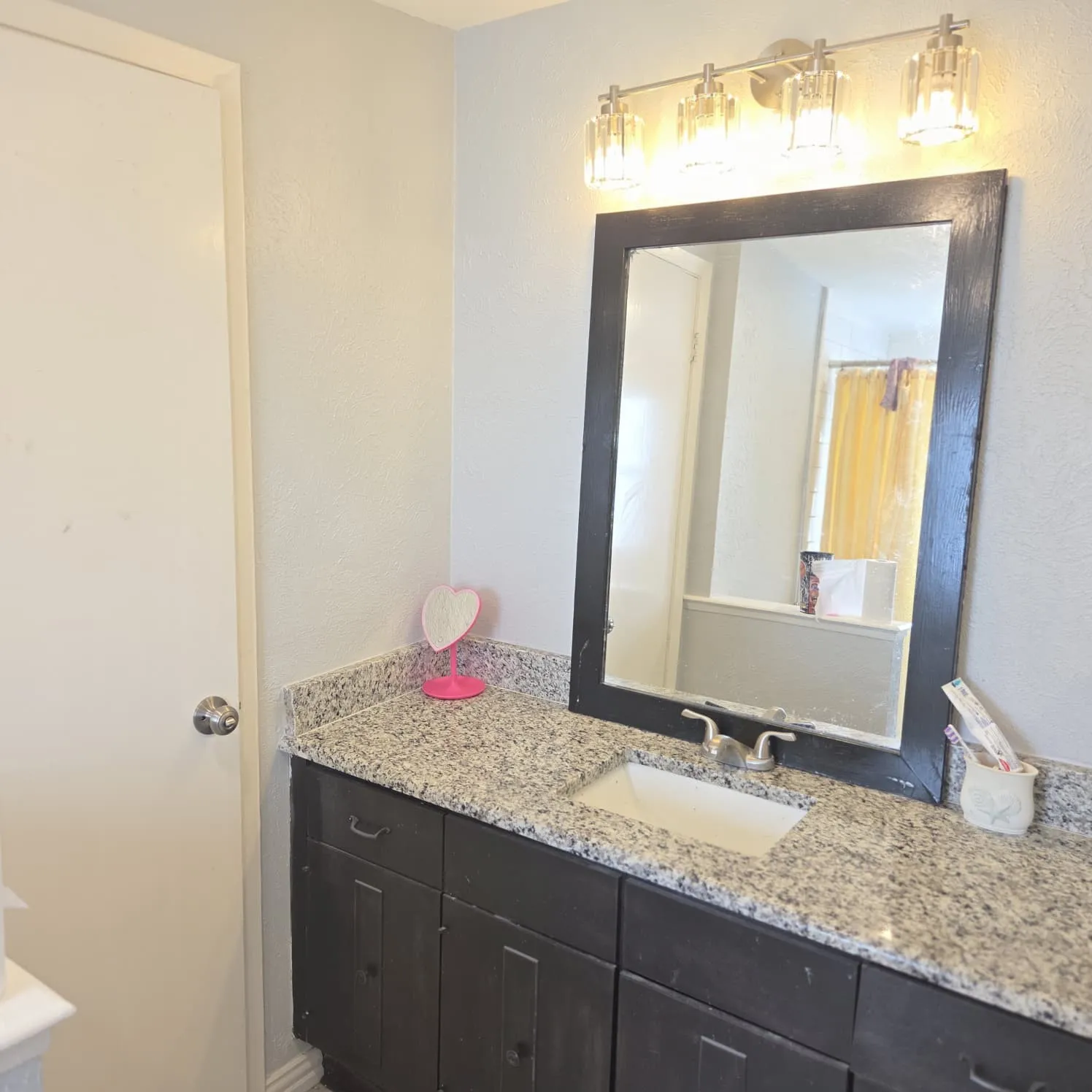 Single Family Residence For Sale in Dallas County , 4001 Burning Tree Lane, Garland, Texas 75042, 4 Bedroom, 2 Bathroom, 2 Garage spaces, 2,068 Sqft, built in 1967, mls#21380051, Real Estate Agent in Garland, Homes For Sale in Dallas county, Homes For Sale in Garland, Realtor in Garland Texas, Real Estate Brokerage Independent Realty Texas, Luminita Cordes Realtor