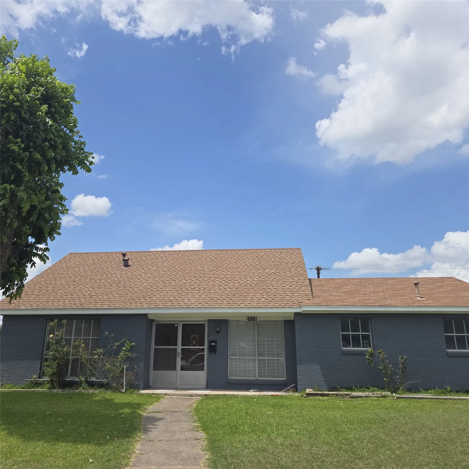 Single Family Residence For Sale in Dallas County , 4001 Burning Tree Lane, Garland, Texas 75042, 4 Bedroom, 2 Bathroom, 2 Garage spaces, 2,068 Sqft, built in 1967, mls#21380051, Real Estate Agent in Garland, Homes For Sale in Dallas county, Homes For Sale in Garland, Realtor in Garland Texas, Real Estate Brokerage Independent Realty Texas, Luminita Cordes Realtor