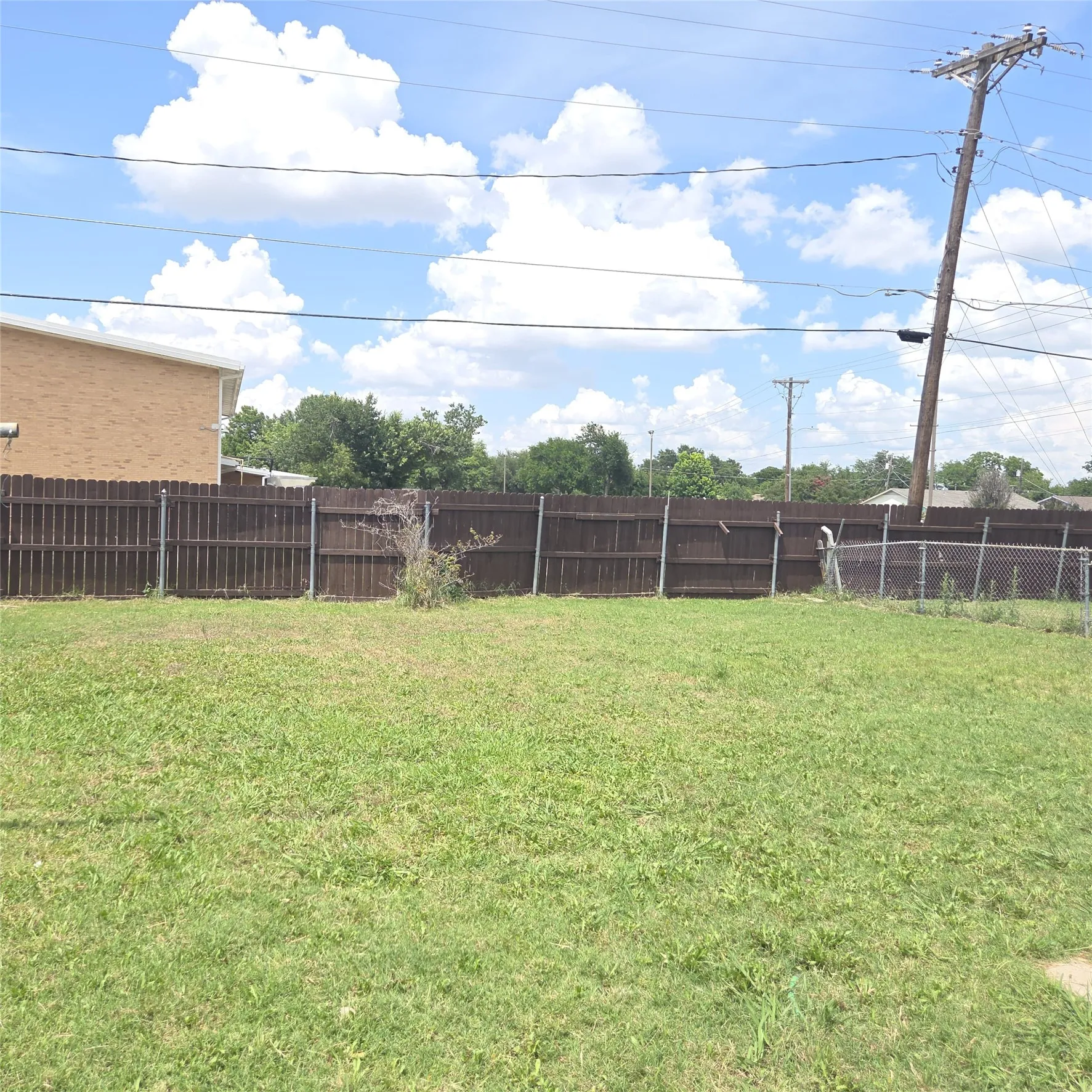 Single Family Residence For Sale in Dallas County , 4001 Burning Tree Lane, Garland, Texas 75042, 4 Bedroom, 2 Bathroom, 2 Garage spaces, 2,068 Sqft, built in 1967, mls#21380051, Real Estate Agent in Garland, Homes For Sale in Dallas county, Homes For Sale in Garland, Realtor in Garland Texas, Real Estate Brokerage Independent Realty Texas, Luminita Cordes Realtor