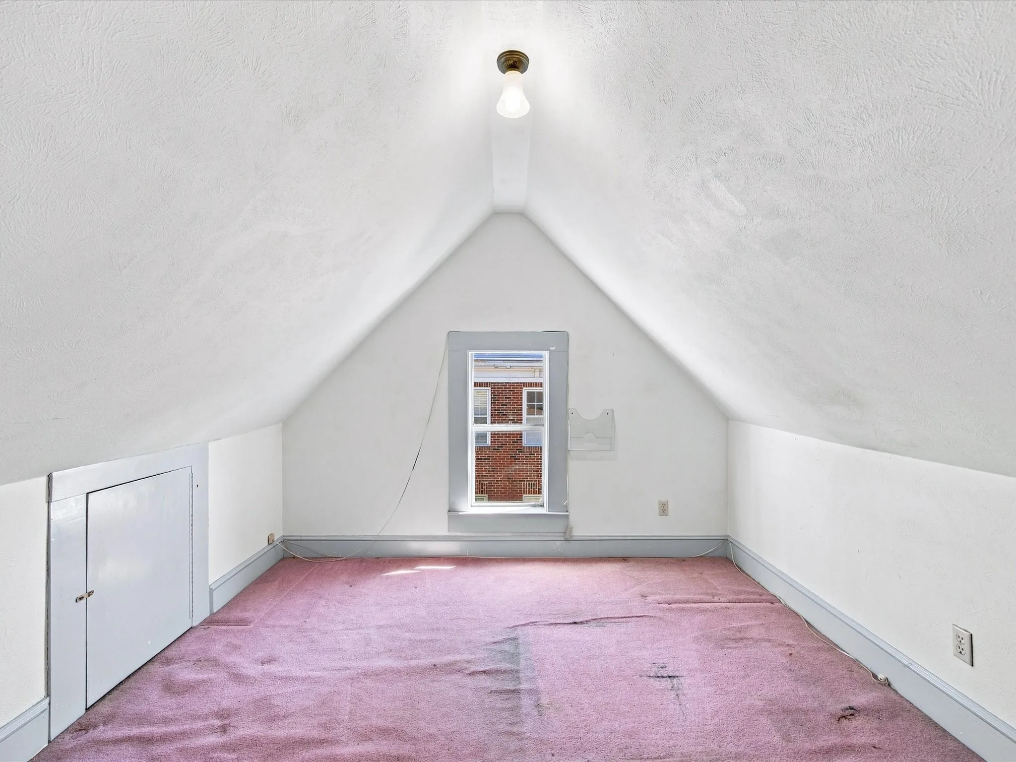 Single Family Residence For Sale in Ellis County , 504 W Knox Street, Ennis, Texas 75119, 3 Bedroom, 3 Bathroom, Garage spaces, 2,376 Sqft, built in 1910, mls#21378048, Real Estate Agent in Ennis, Homes For Sale in Ellis county, Homes For Sale in Ennis, Realtor in Ennis Texas, Real Estate Brokerage Independent Realty Texas, Luminita Cordes Realtor