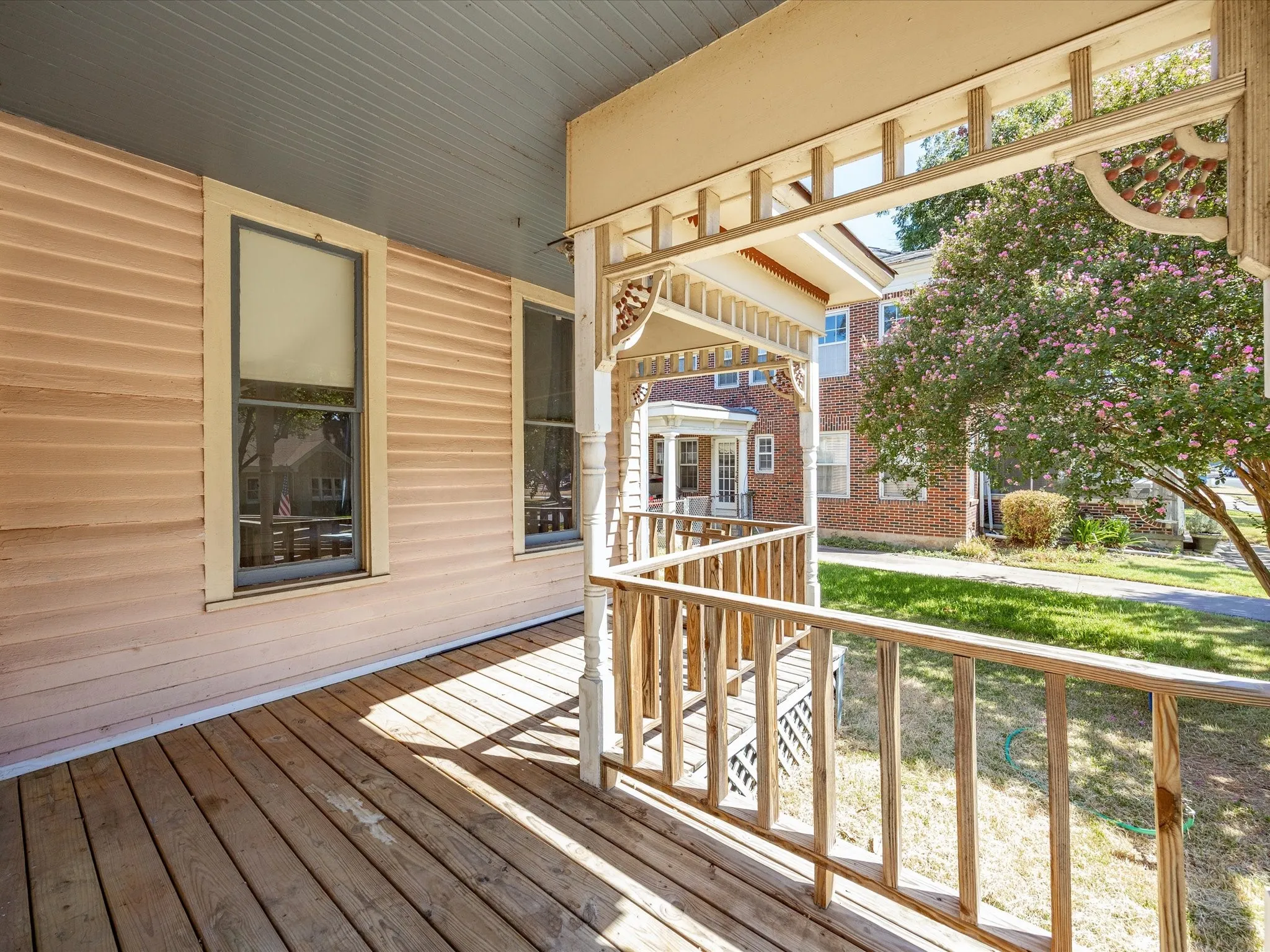 Single Family Residence For Sale in Ellis County , 504 W Knox Street, Ennis, Texas 75119, 3 Bedroom, 3 Bathroom, Garage spaces, 2,376 Sqft, built in 1910, mls#21378048, Real Estate Agent in Ennis, Homes For Sale in Ellis county, Homes For Sale in Ennis, Realtor in Ennis Texas, Real Estate Brokerage Independent Realty Texas, Luminita Cordes Realtor