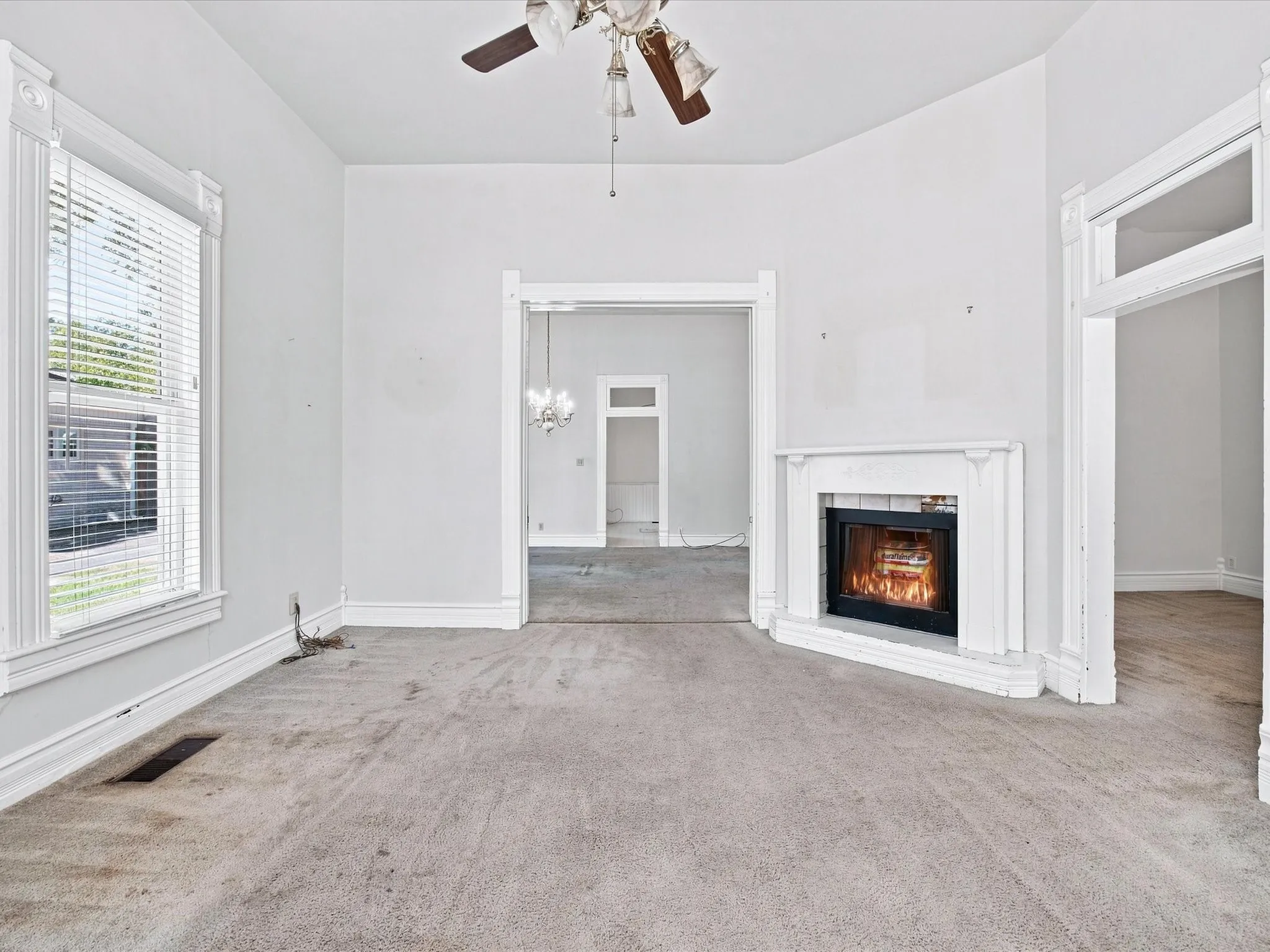 Single Family Residence For Sale in Ellis County , 504 W Knox Street, Ennis, Texas 75119, 3 Bedroom, 3 Bathroom, Garage spaces, 2,376 Sqft, built in 1910, mls#21378048, Real Estate Agent in Ennis, Homes For Sale in Ellis county, Homes For Sale in Ennis, Realtor in Ennis Texas, Real Estate Brokerage Independent Realty Texas, Luminita Cordes Realtor