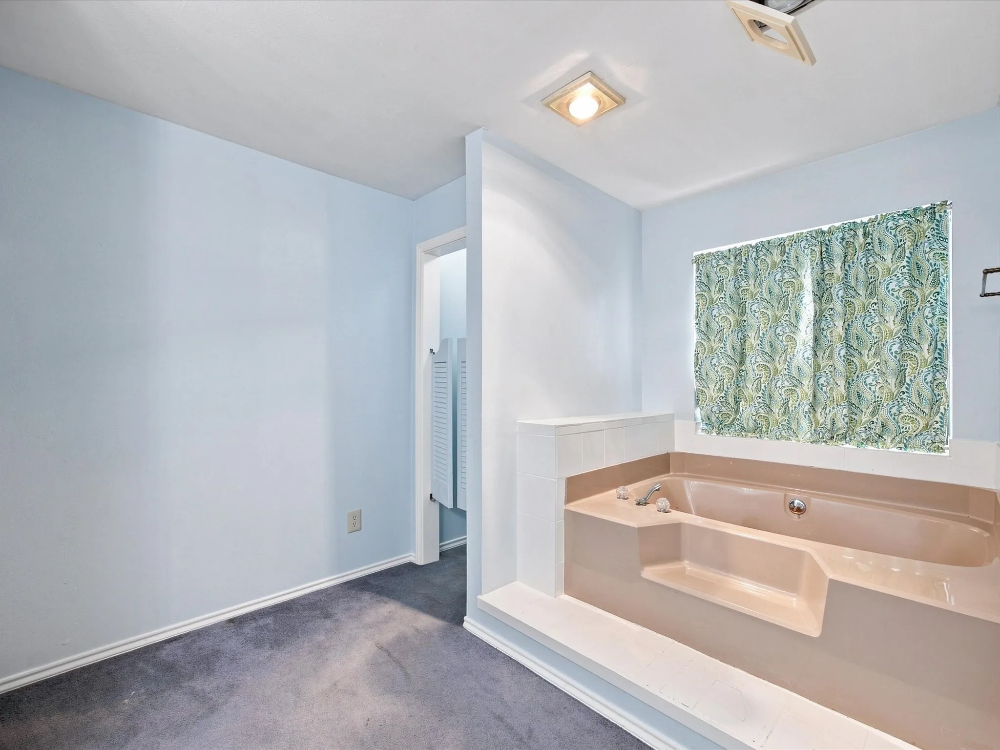 Single Family Residence For Sale in Ellis County , 504 W Knox Street, Ennis, Texas 75119, 3 Bedroom, 3 Bathroom, Garage spaces, 2,376 Sqft, built in 1910, mls#21378048, Real Estate Agent in Ennis, Homes For Sale in Ellis county, Homes For Sale in Ennis, Realtor in Ennis Texas, Real Estate Brokerage Independent Realty Texas, Luminita Cordes Realtor