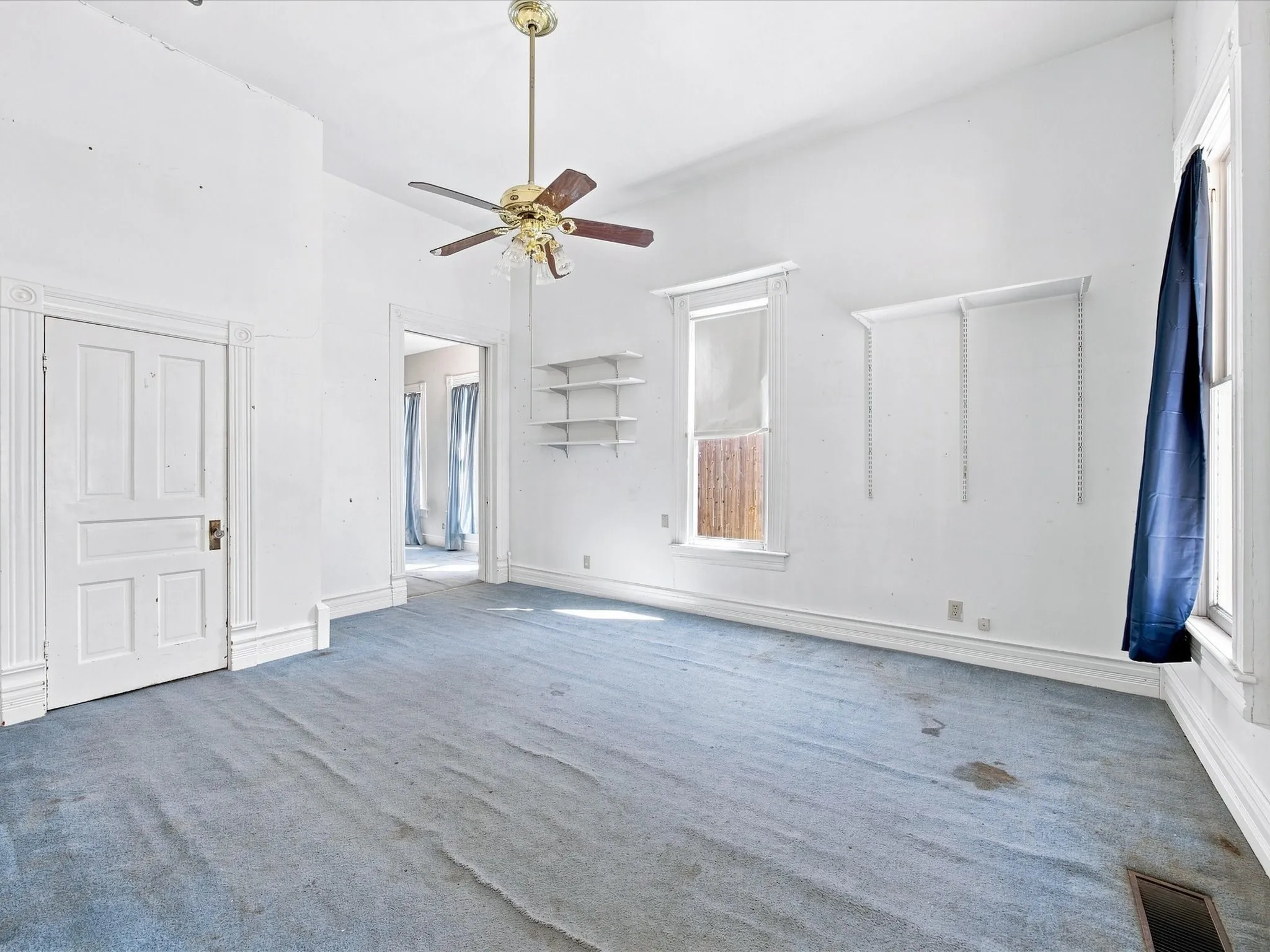 Single Family Residence For Sale in Ellis County , 504 W Knox Street, Ennis, Texas 75119, 3 Bedroom, 3 Bathroom, Garage spaces, 2,376 Sqft, built in 1910, mls#21378048, Real Estate Agent in Ennis, Homes For Sale in Ellis county, Homes For Sale in Ennis, Realtor in Ennis Texas, Real Estate Brokerage Independent Realty Texas, Luminita Cordes Realtor