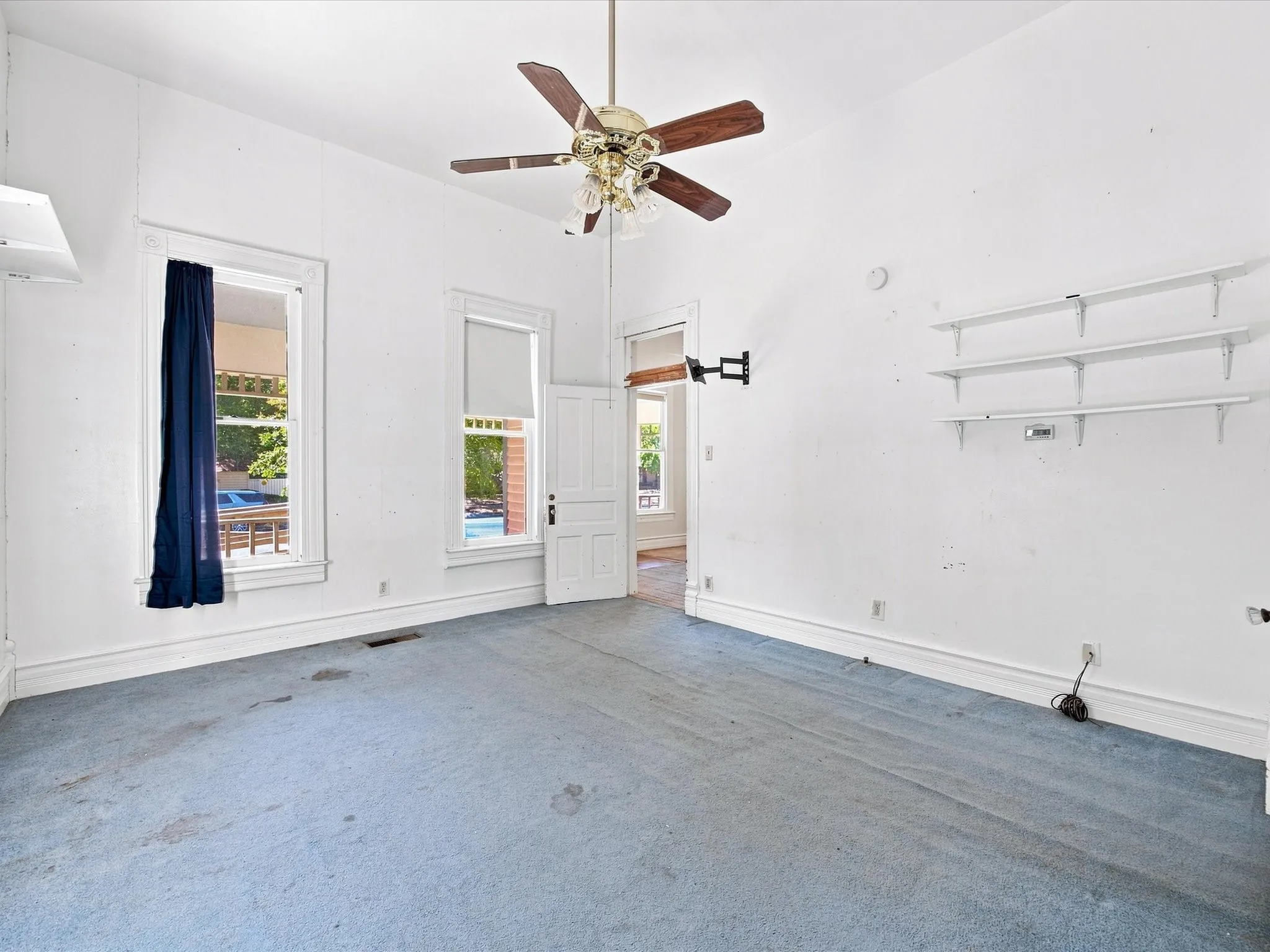 Single Family Residence For Sale in Ellis County , 504 W Knox Street, Ennis, Texas 75119, 3 Bedroom, 3 Bathroom, Garage spaces, 2,376 Sqft, built in 1910, mls#21378048, Real Estate Agent in Ennis, Homes For Sale in Ellis county, Homes For Sale in Ennis, Realtor in Ennis Texas, Real Estate Brokerage Independent Realty Texas, Luminita Cordes Realtor