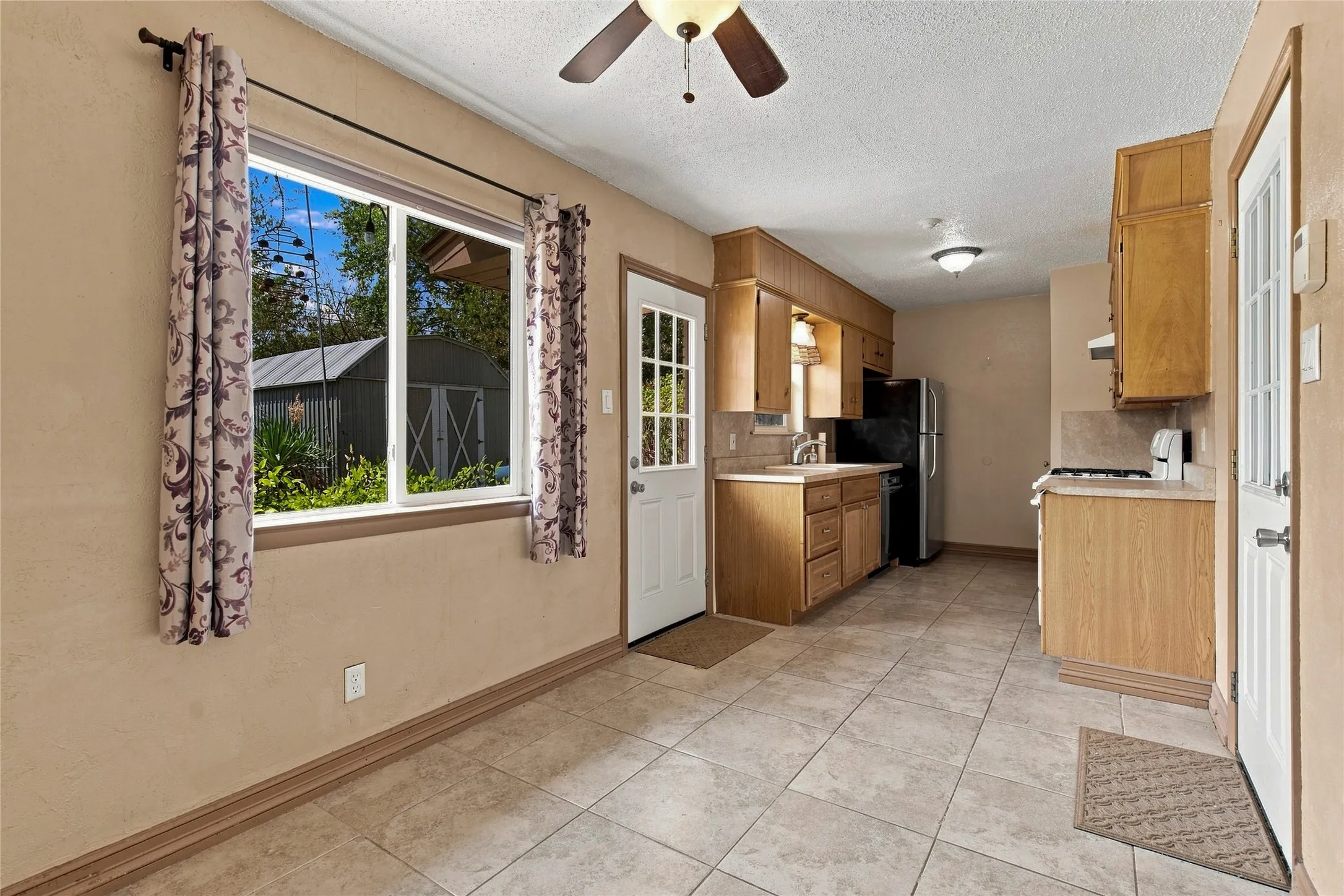Single Family Residence For Sale in Denton County , 628 Apollo Drive, Denton, Texas 76209, 3 Bedroom, 2 Bathroom, 2 Garage spaces, 1,154 Sqft, built in 1965, mls#21380057, Real Estate Agent in Denton, Homes For Sale in Denton county, Homes For Sale in Denton, Realtor in Denton Texas, Real Estate Brokerage Independent Realty Texas, Luminita Cordes Realtor
