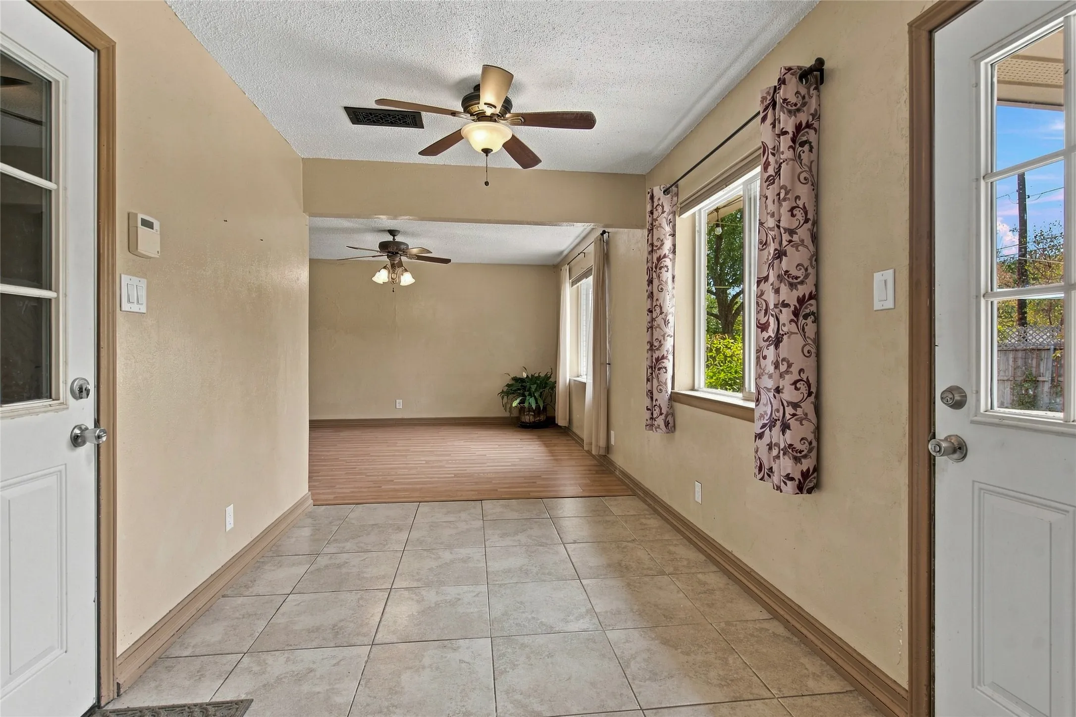 Single Family Residence For Sale in Denton County , 628 Apollo Drive, Denton, Texas 76209, 3 Bedroom, 2 Bathroom, 2 Garage spaces, 1,154 Sqft, built in 1965, mls#21380057, Real Estate Agent in Denton, Homes For Sale in Denton county, Homes For Sale in Denton, Realtor in Denton Texas, Real Estate Brokerage Independent Realty Texas, Luminita Cordes Realtor