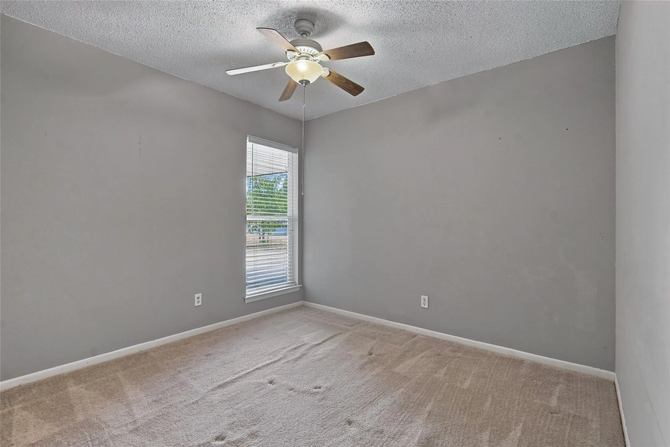 Single Family Residence For Sale in Denton County , 628 Apollo Drive, Denton, Texas 76209, 3 Bedroom, 2 Bathroom, 2 Garage spaces, 1,154 Sqft, built in 1965, mls#21380057, Real Estate Agent in Denton, Homes For Sale in Denton county, Homes For Sale in Denton, Realtor in Denton Texas, Real Estate Brokerage Independent Realty Texas, Luminita Cordes Realtor