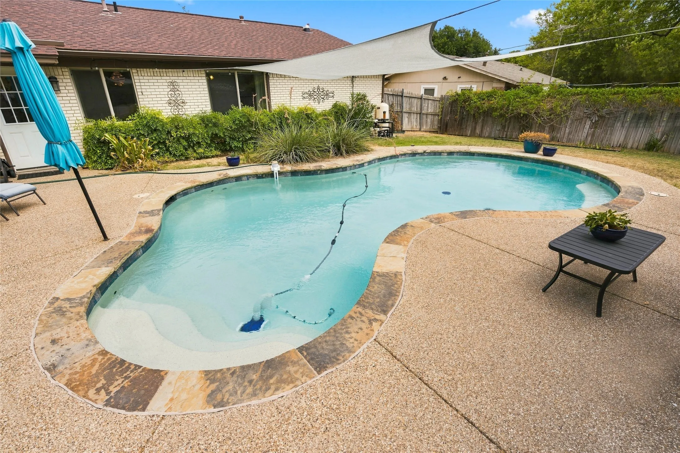 Single Family Residence For Sale in Denton County , 628 Apollo Drive, Denton, Texas 76209, 3 Bedroom, 2 Bathroom, 2 Garage spaces, 1,154 Sqft, built in 1965, mls#21380057, Real Estate Agent in Denton, Homes For Sale in Denton county, Homes For Sale in Denton, Realtor in Denton Texas, Real Estate Brokerage Independent Realty Texas, Luminita Cordes Realtor