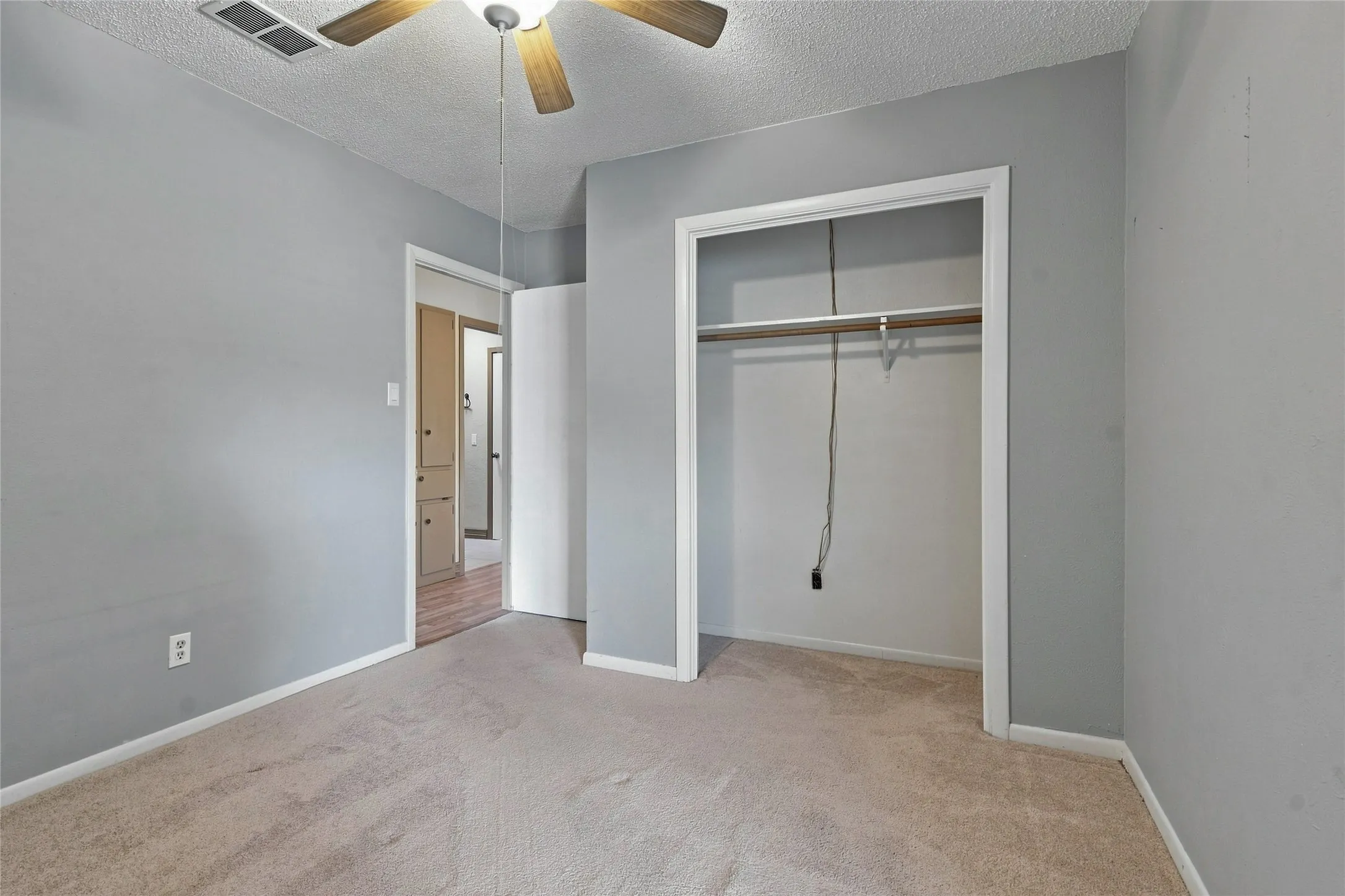 Single Family Residence For Sale in Denton County , 628 Apollo Drive, Denton, Texas 76209, 3 Bedroom, 2 Bathroom, 2 Garage spaces, 1,154 Sqft, built in 1965, mls#21380057, Real Estate Agent in Denton, Homes For Sale in Denton county, Homes For Sale in Denton, Realtor in Denton Texas, Real Estate Brokerage Independent Realty Texas, Luminita Cordes Realtor