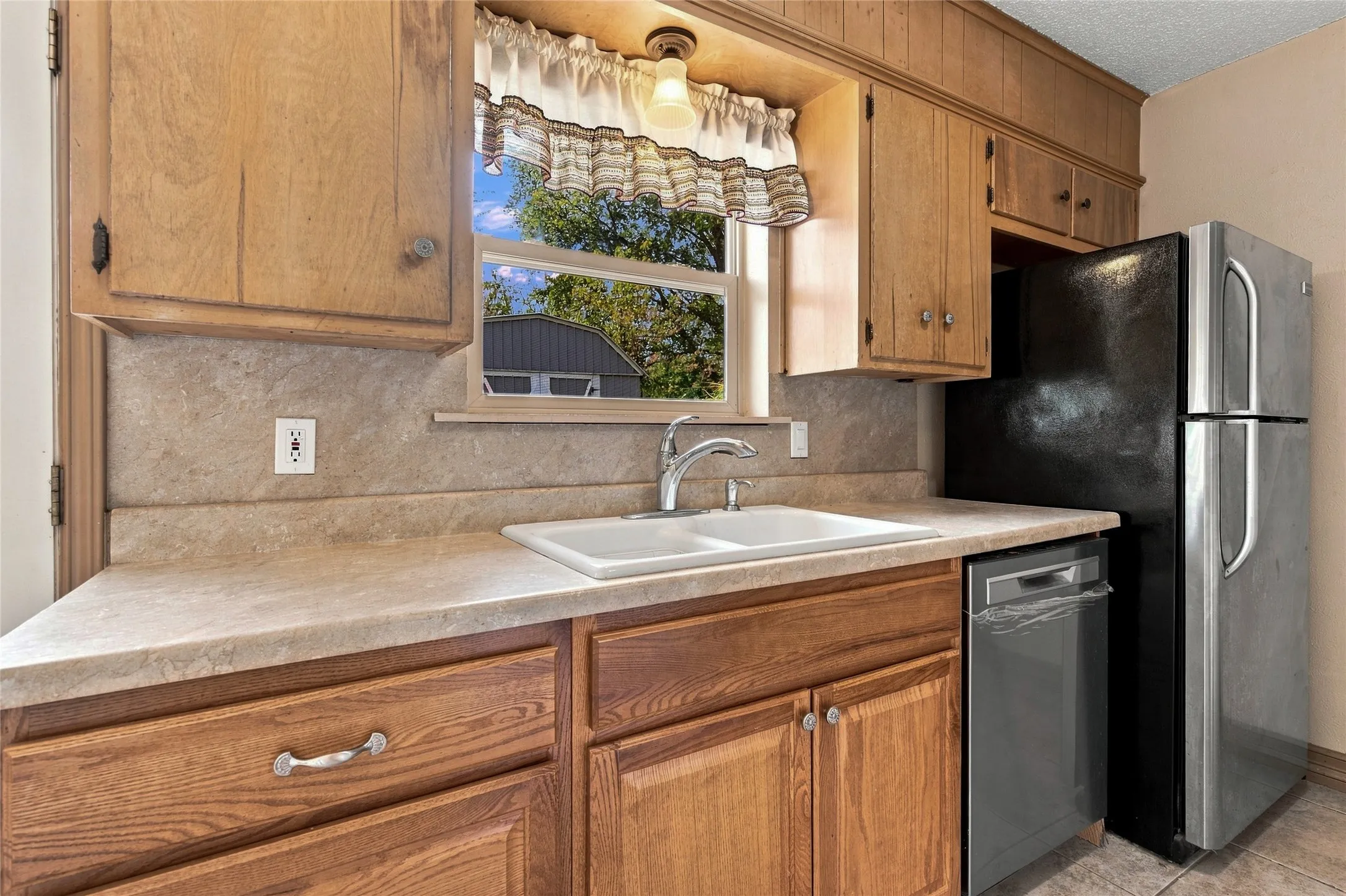 Single Family Residence For Sale in Denton County , 628 Apollo Drive, Denton, Texas 76209, 3 Bedroom, 2 Bathroom, 2 Garage spaces, 1,154 Sqft, built in 1965, mls#21380057, Real Estate Agent in Denton, Homes For Sale in Denton county, Homes For Sale in Denton, Realtor in Denton Texas, Real Estate Brokerage Independent Realty Texas, Luminita Cordes Realtor