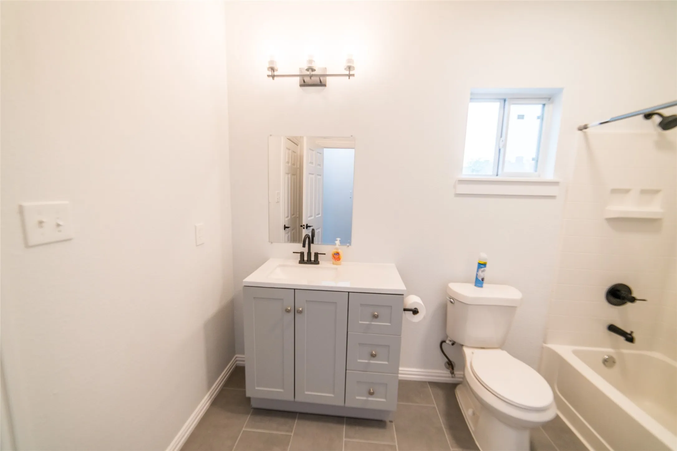 Upstairs full bathroom