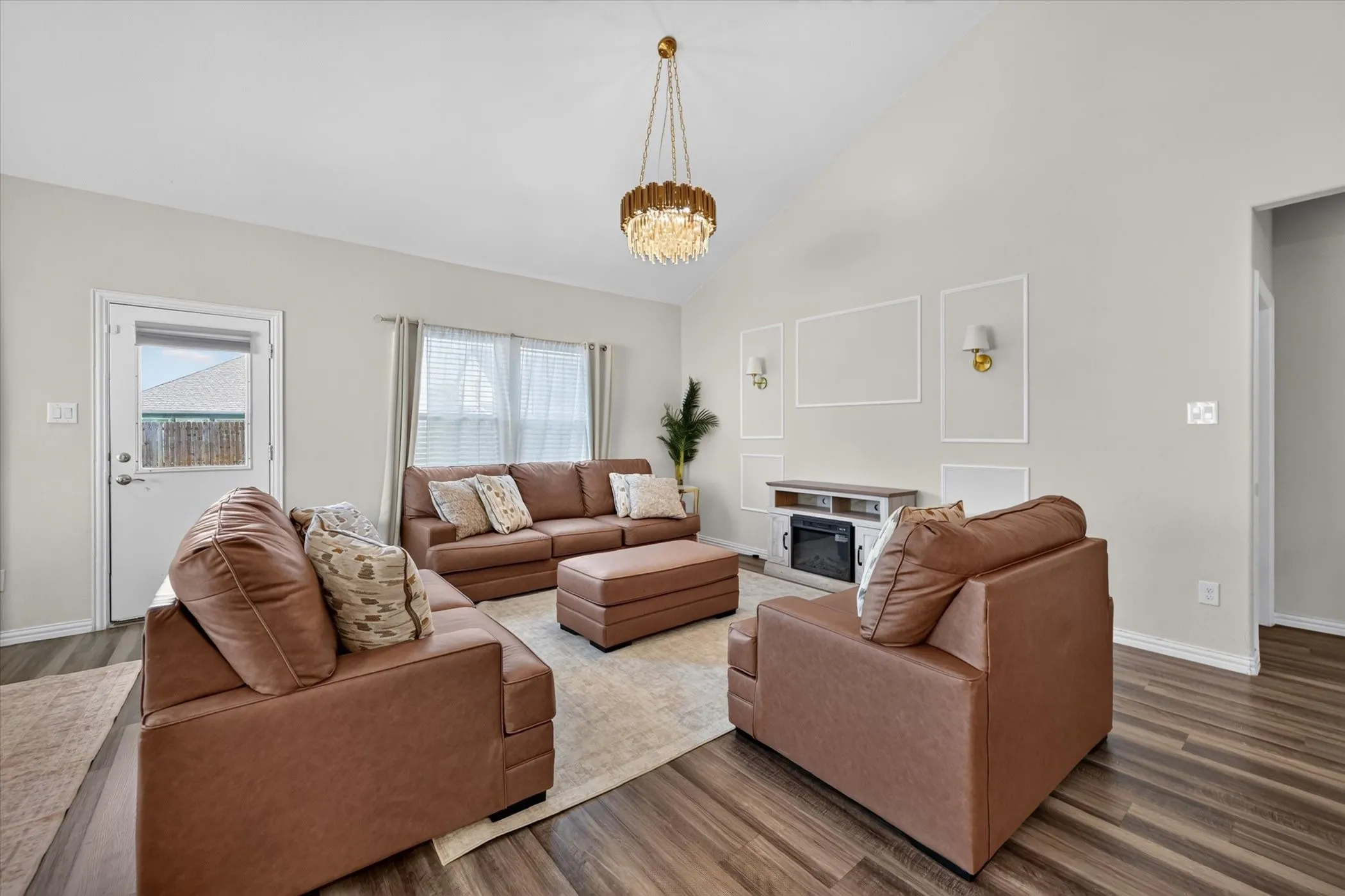 Single Family Residence For Rent in Collin County , 447 Crystal Clear Lane, Princeton, Texas 75407, 5 Bedroom, 3 Bathroom, 2 Garage spaces, 3,045 Sqft, built in 2021, mls#21378266, Real Estate Agent in Princeton, Homes For Rent in Collin county, Homes For Rent in Princeton, Realtor in Princeton Texas, Real Estate Brokerage Independent Realty Texas, Luminita Cordes Realtor