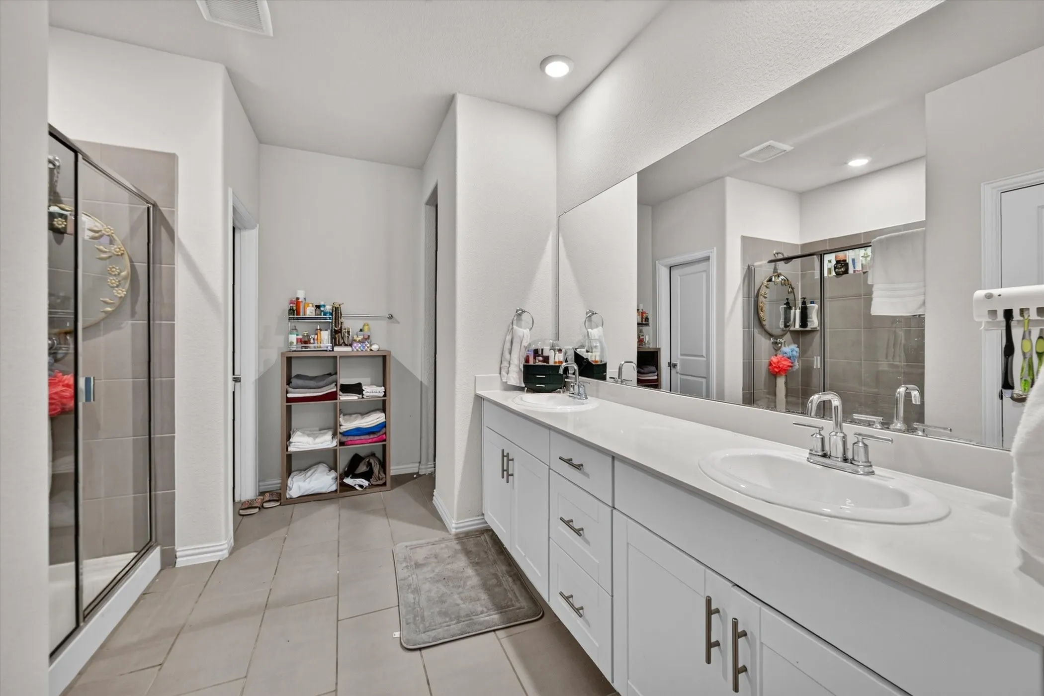 Single Family Residence For Rent in Collin County , 447 Crystal Clear Lane, Princeton, Texas 75407, 5 Bedroom, 3 Bathroom, 2 Garage spaces, 3,045 Sqft, built in 2021, mls#21378266, Real Estate Agent in Princeton, Homes For Rent in Collin county, Homes For Rent in Princeton, Realtor in Princeton Texas, Real Estate Brokerage Independent Realty Texas, Luminita Cordes Realtor