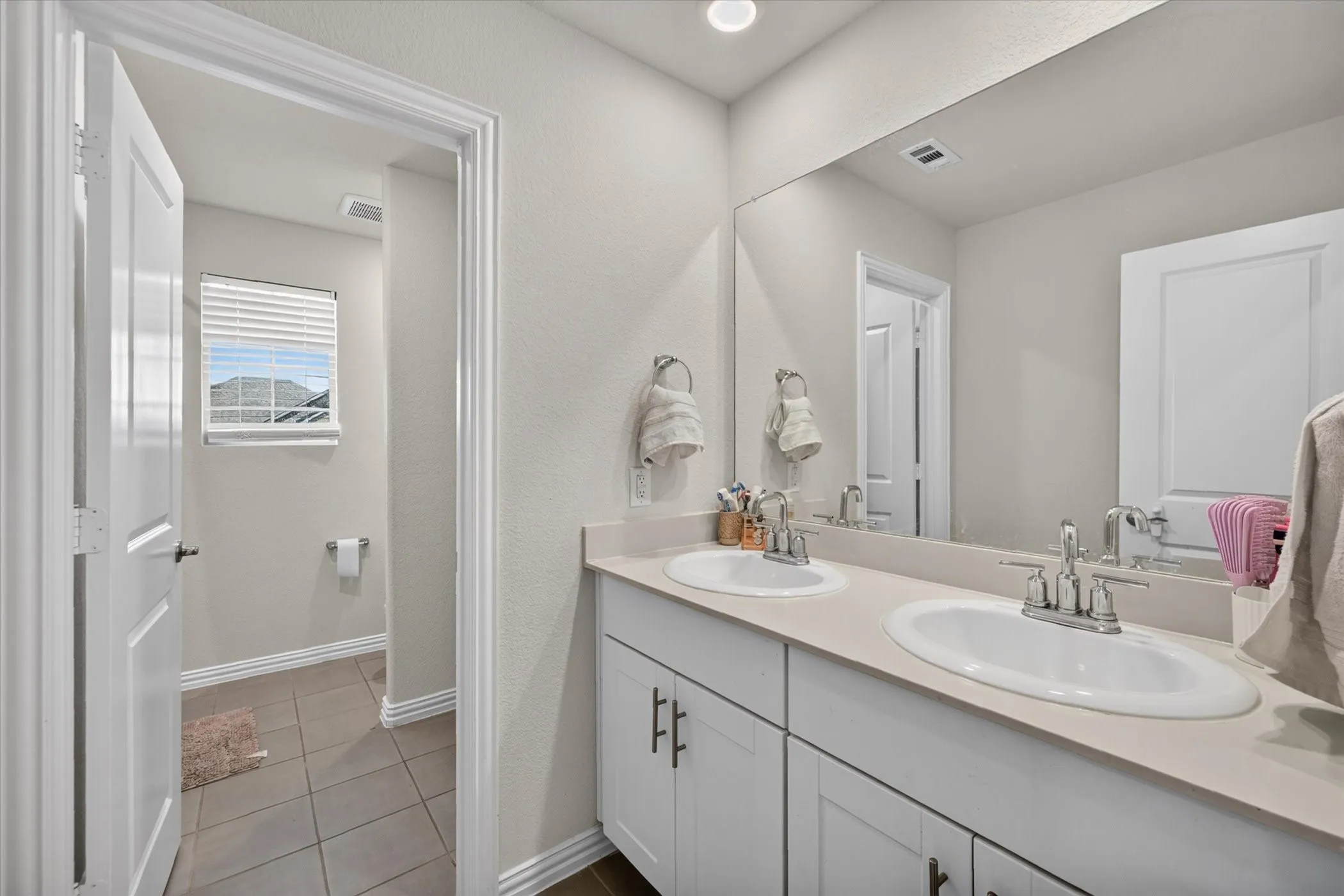 Single Family Residence For Rent in Collin County , 447 Crystal Clear Lane, Princeton, Texas 75407, 5 Bedroom, 3 Bathroom, 2 Garage spaces, 3,045 Sqft, built in 2021, mls#21378266, Real Estate Agent in Princeton, Homes For Rent in Collin county, Homes For Rent in Princeton, Realtor in Princeton Texas, Real Estate Brokerage Independent Realty Texas, Luminita Cordes Realtor