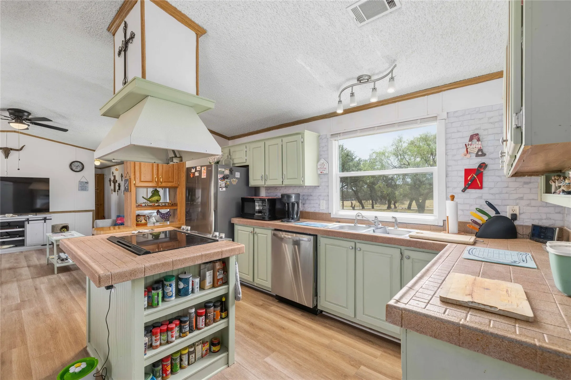 Mobile Home For Sale in Brown County , 375 Whispering Oaks Lane, Early, Texas 76802, 3 Bedroom, 2 Bathroom, Garage spaces, 1,368 Sqft, built in 1996, mls#21378887, Real Estate Agent in Early, Homes For Sale in Brown county, Homes For Sale in Early, Realtor in Early Texas, Real Estate Brokerage Independent Realty Texas, Luminita Cordes Realtor