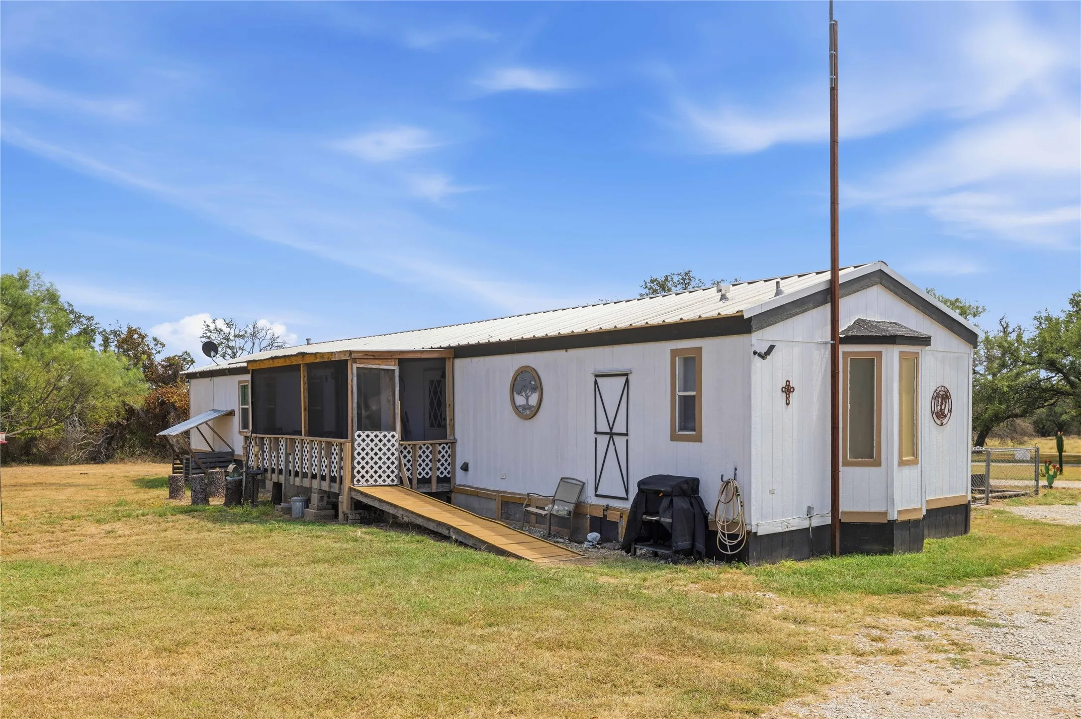 Mobile Home For Sale in Brown County , 375 Whispering Oaks Lane, Early, Texas 76802, 3 Bedroom, 2 Bathroom, Garage spaces, 1,368 Sqft, built in 1996, mls#21378887, Real Estate Agent in Early, Homes For Sale in Brown county, Homes For Sale in Early, Realtor in Early Texas, Real Estate Brokerage Independent Realty Texas, Luminita Cordes Realtor